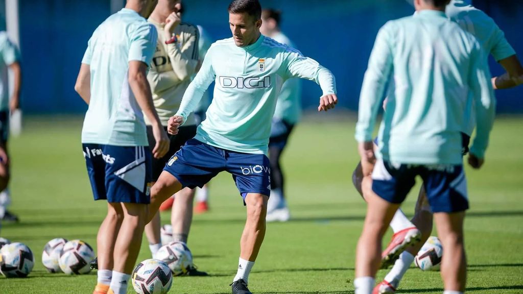 Entrenamiento del Real Oviedo de Álvaro Cervera en El Requexón