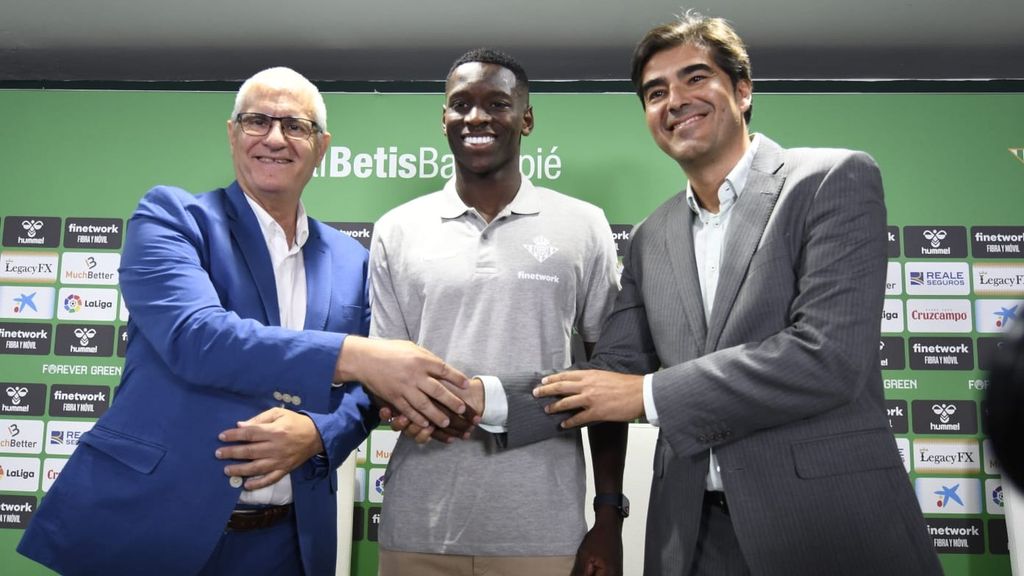 Cordón, las salidas en el Betis y los tiempos de este mercado de verano (presentación Luiz Henrique)