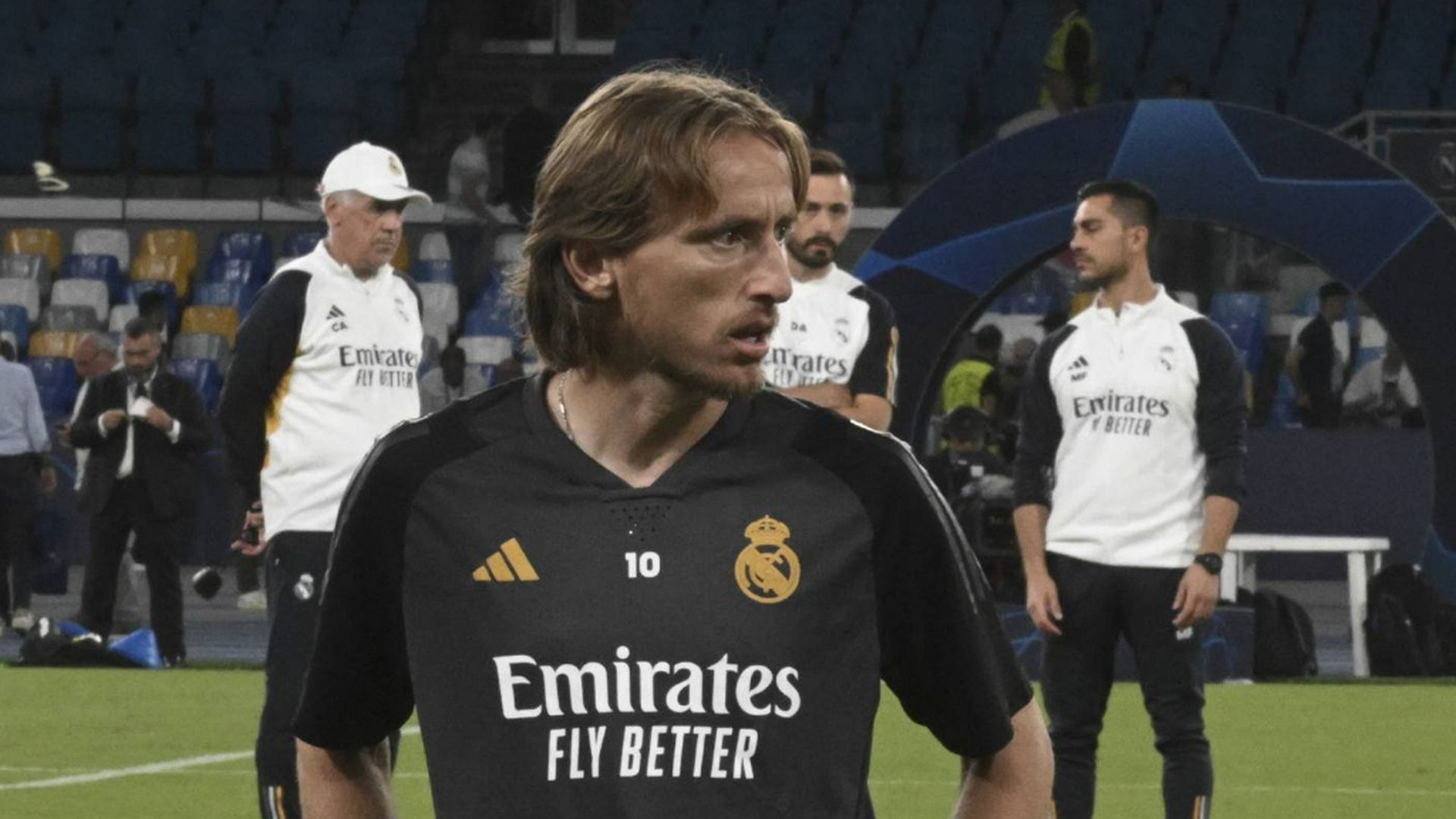 luka_modric_entrenando_antes_de_enfrentarse_a_napoles_cordon_press.jpg