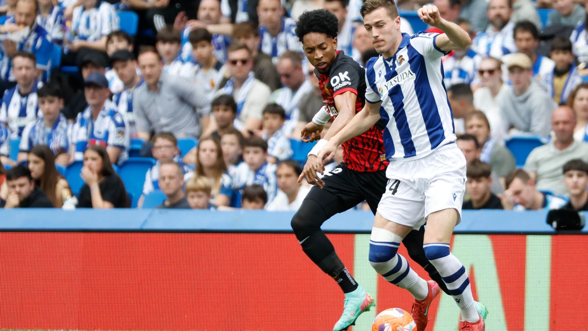 luka_sucic_ante_mojica_en_el_real_sociedad_mallorca_foto_efe.jpg