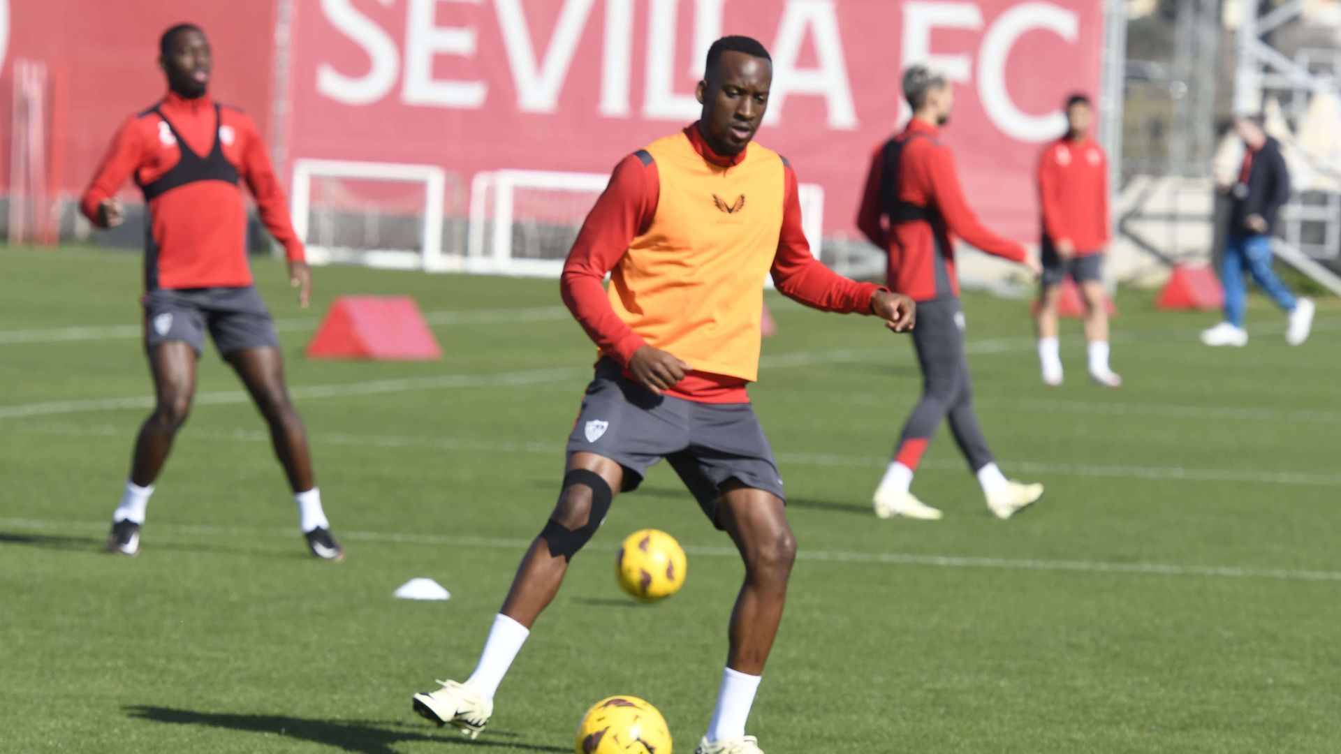 lukebakio_en_el_entrenamiento_de_este_viernes_foto_kiko_hurtado_002.jpeg lukebakio_en_el_entrenamiento_de_este_viernes_foto_kiko_hurtado_002.jpeg
