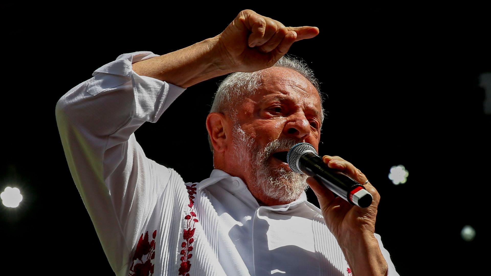 lula_da_silva_presidente_de_brasil_condena_los_ataques_a_vinicius_no_es_justo_para_un_.jpg lula_da_silva_presidente_de_brasil_condena_los_ataques_a_vinicius_no_es_justo_para_un_.jpg