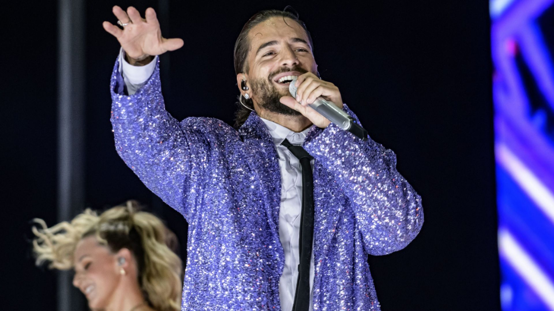 maluma_y_su_encontronazo_con_un_fan_le_aparta_de_malas_formas_su_mano_tras_saludarle_c.jpg maluma_y_su_encontronazo_con_un_fan_le_aparta_de_malas_formas_su_mano_tras_saludarle_c.jpg