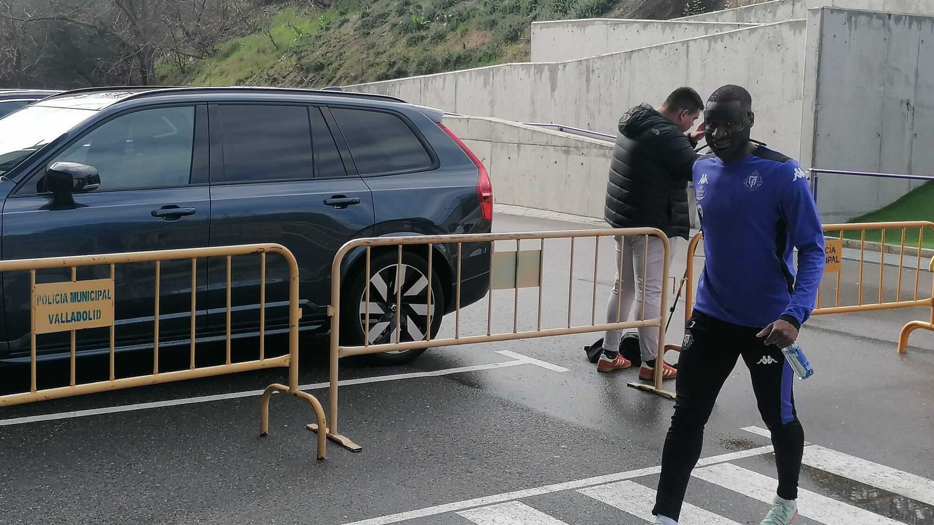 mamadou_sylla_con_mascara_en_el_entrenamiento_de_jueves_001.jpeg mamadou_sylla_con_mascara_en_el_entrenamiento_de_jueves_001.jpeg