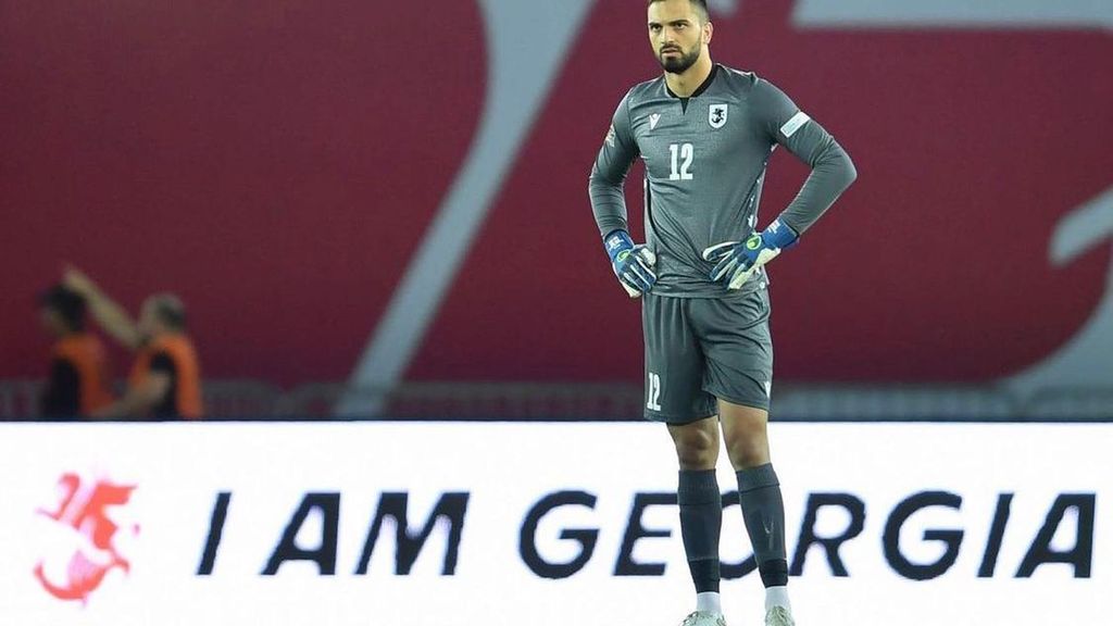 Los problemas de Mamardashvili para quitarse la camiseta