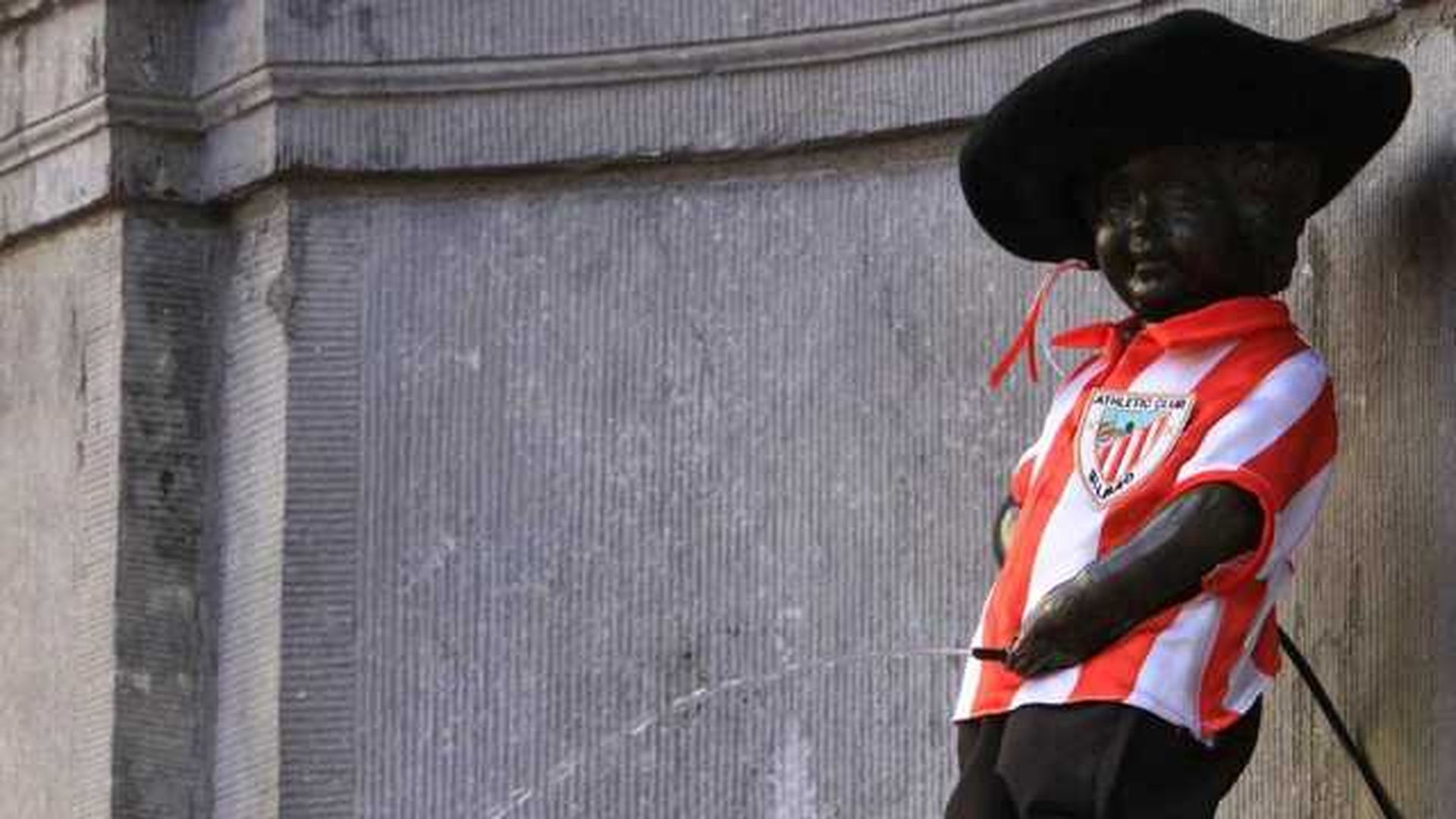 manneken_pis_zurigorri_001.jpg