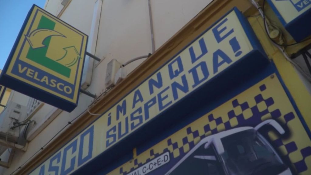 La autoescuela con un lema bético que enamora hasta a los sevillistas: “Manquesuspenda”