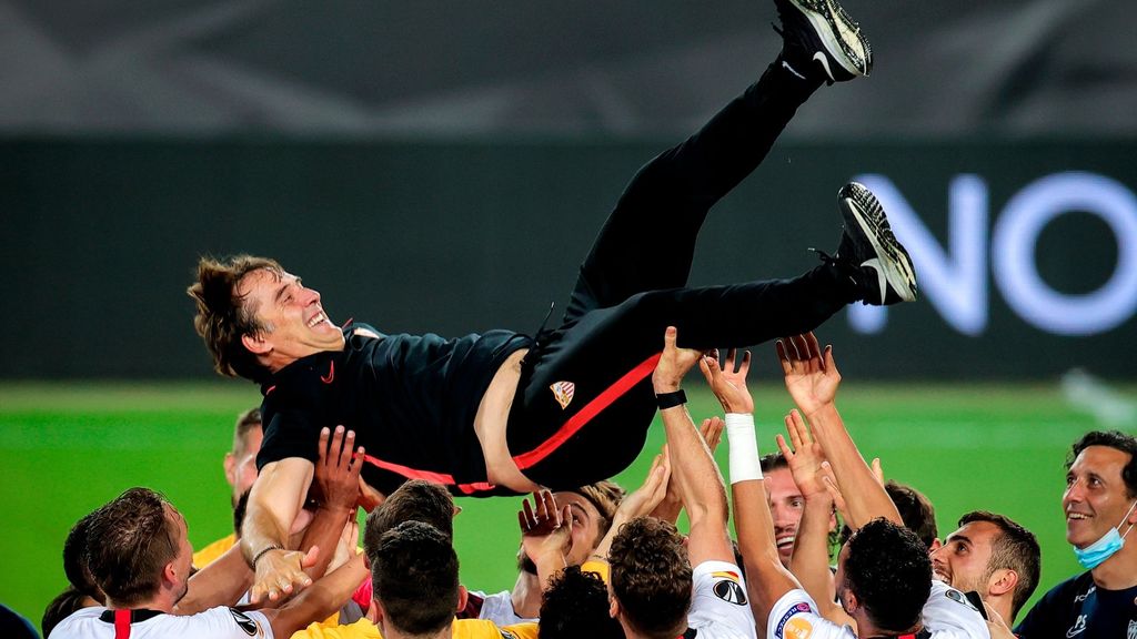 Sevilla 3-2 Inter de Milán: El 'manteo' a Lopetegui tras ganar la sexta Europa League