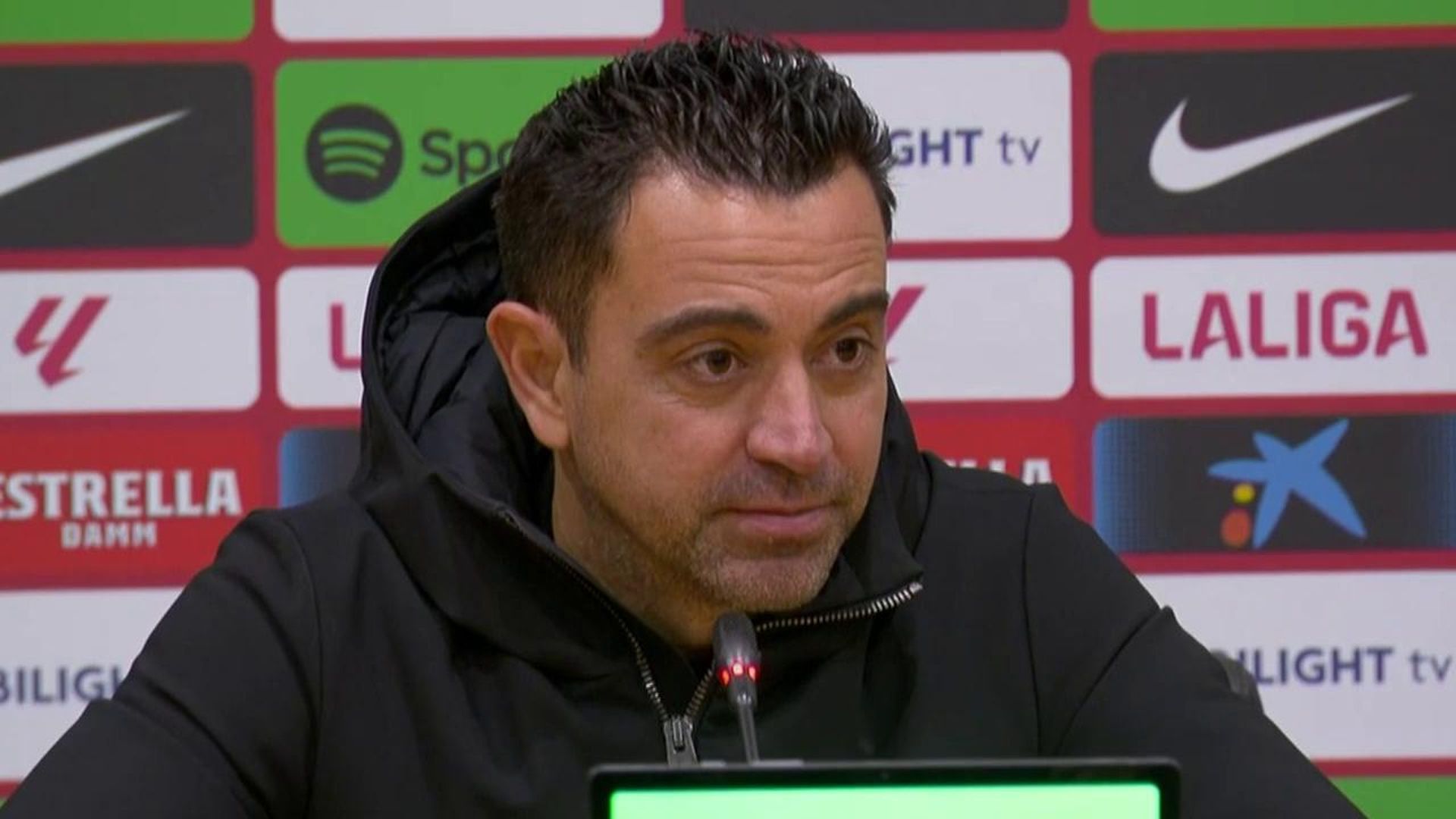 manu_carreno_muy_duro_con_xavi_despues_de_culpar_a_los_jugadores_solo_le_falta_senalar.jpg manu_carreno_muy_duro_con_xavi_despues_de_culpar_a_los_jugadores_solo_le_falta_senalar.jpg