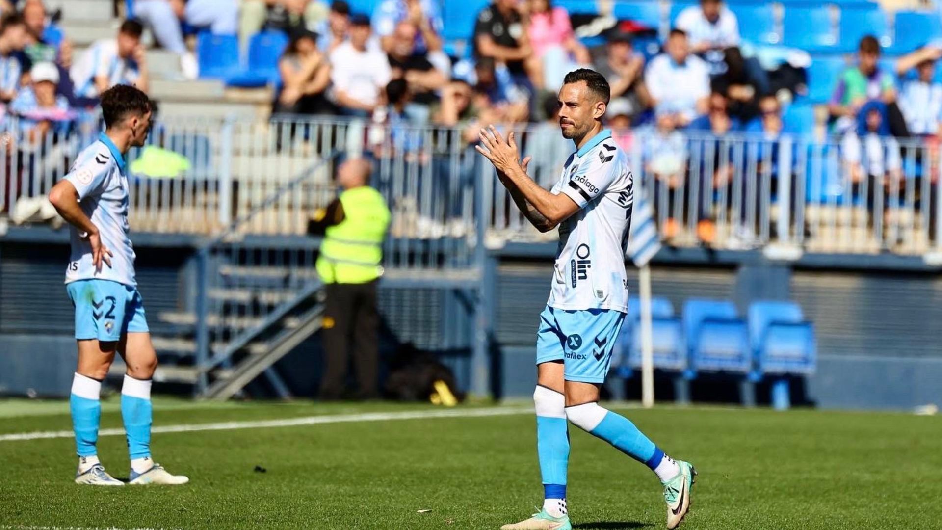 manu_molina_devuelve_el_aplauso_a_la_ovacion_de_la_rosaleda_foto__manu8molina_001.png manu_molina_devuelve_el_aplauso_a_la_ovacion_de_la_rosaleda_foto__manu8molina_001.png