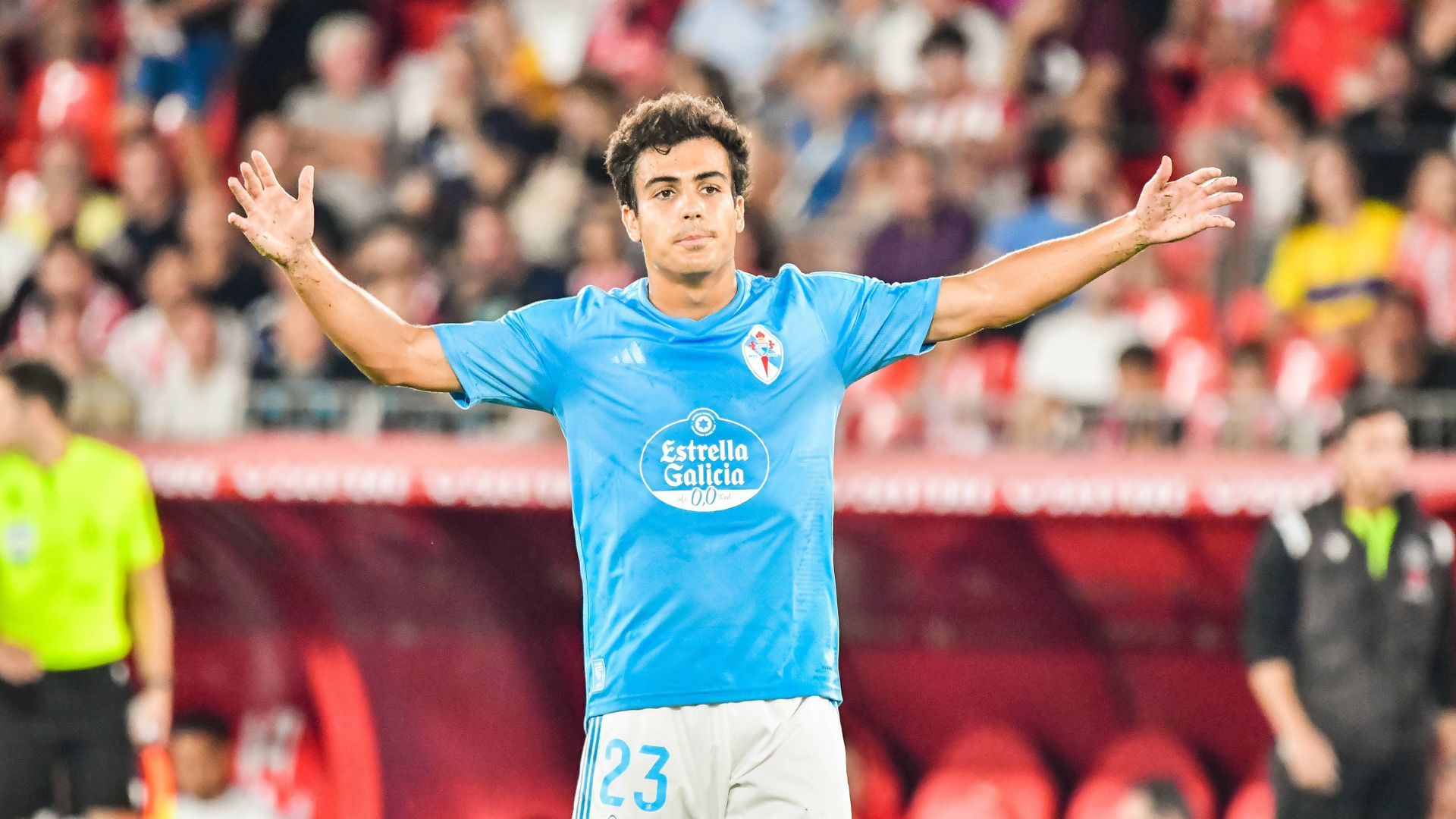 manu_sanchez_levanta_los_brazos_en_un_partido_del_celta_de_vigo.jpg