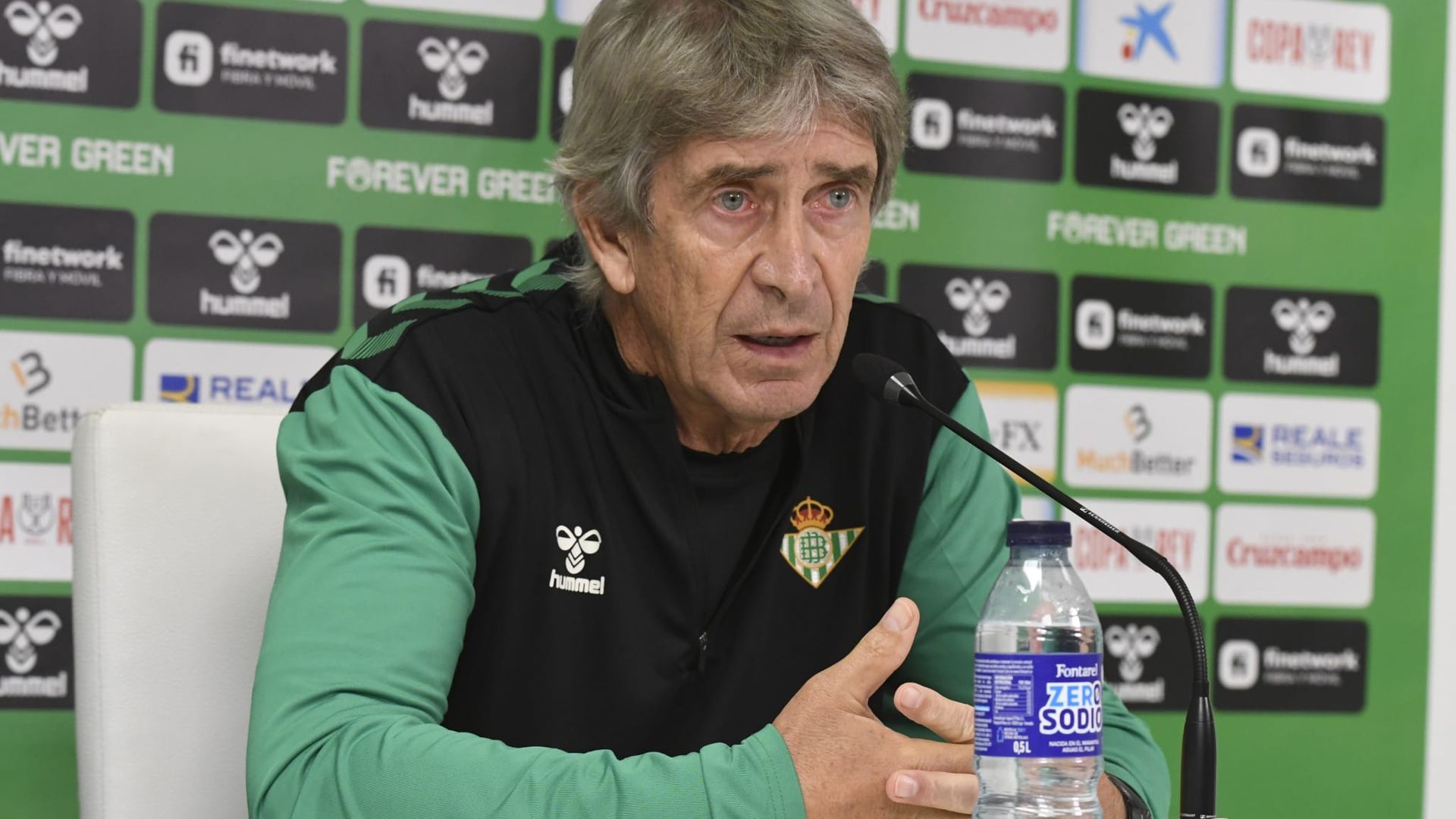 manuel_pellegrini_en_sala_de_prensa_foto_kiko_hurtado_001.jpeg manuel_pellegrini_en_sala_de_prensa_foto_kiko_hurtado_001.jpeg
