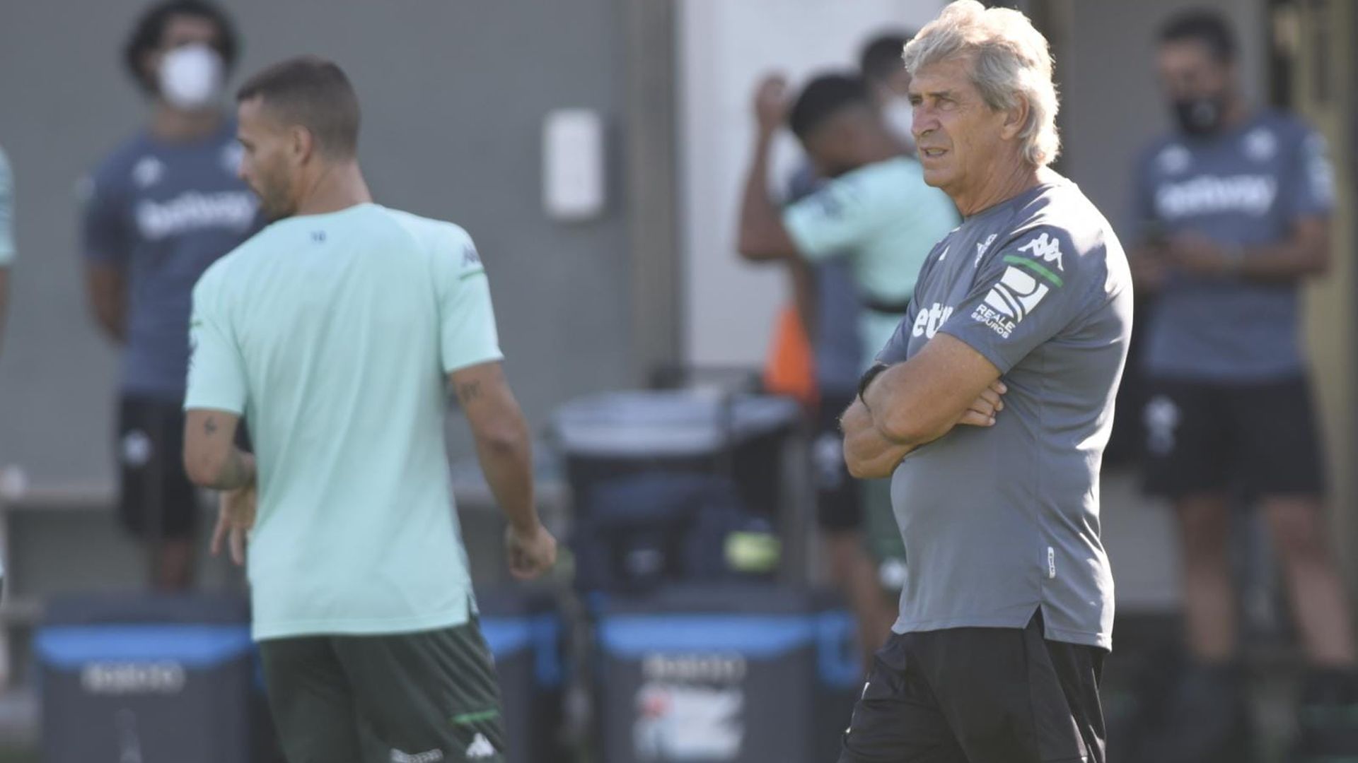 manuel_pellegrini_en_un_entrenamiento_foto_kiko_hurtado_003.jpeg