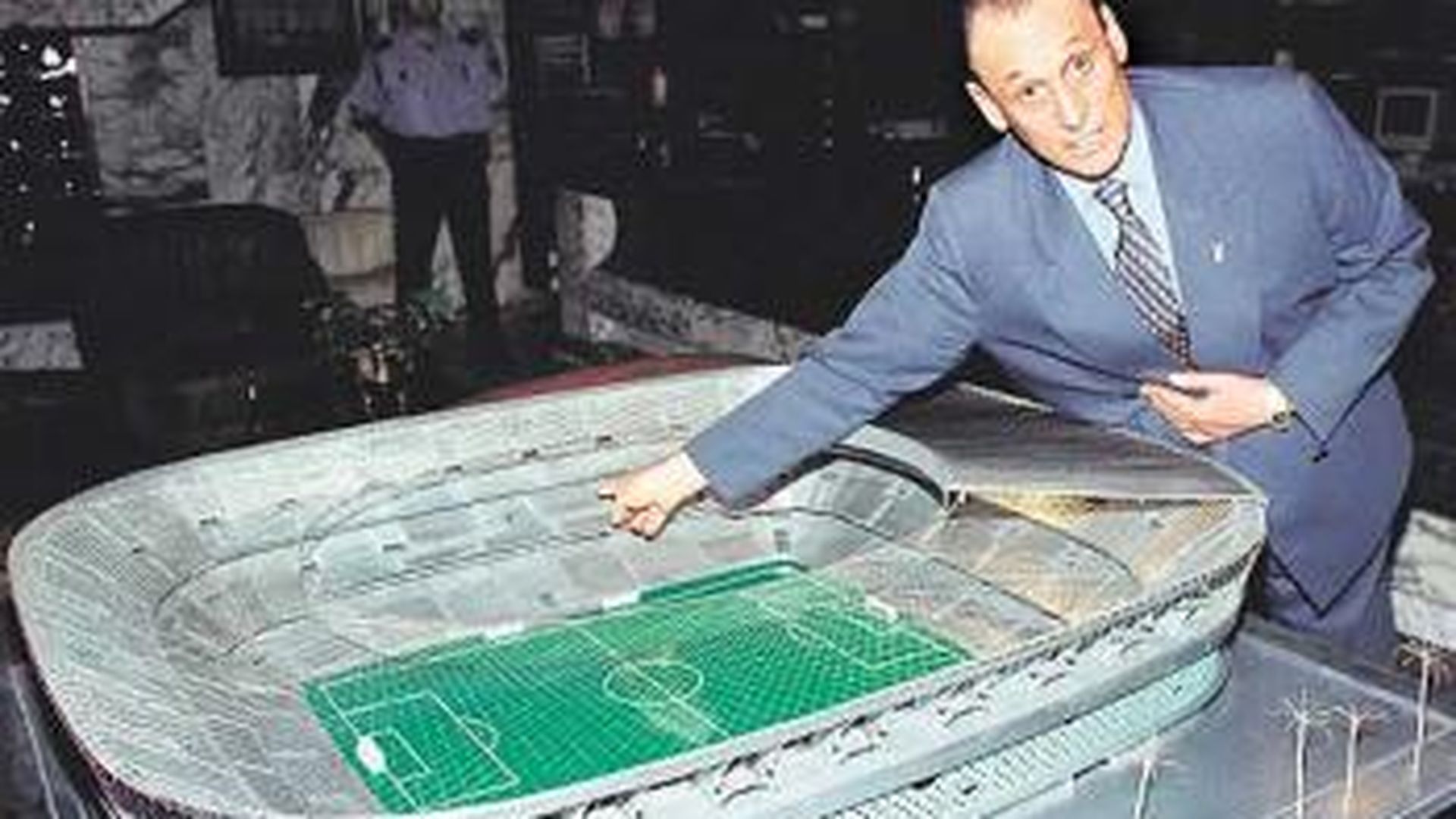 manuel_ruiz_de_lopera_presentando_la_maqueta_del_estadio_001.jpg manuel_ruiz_de_lopera_presentando_la_maqueta_del_estadio_001.jpg