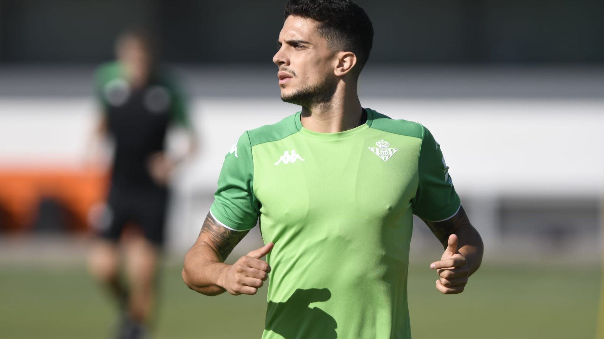 marc_bartra_vuelve_a_entrenarse_con_el_real_betis_foto_kiko_hurtado_001.jpeg