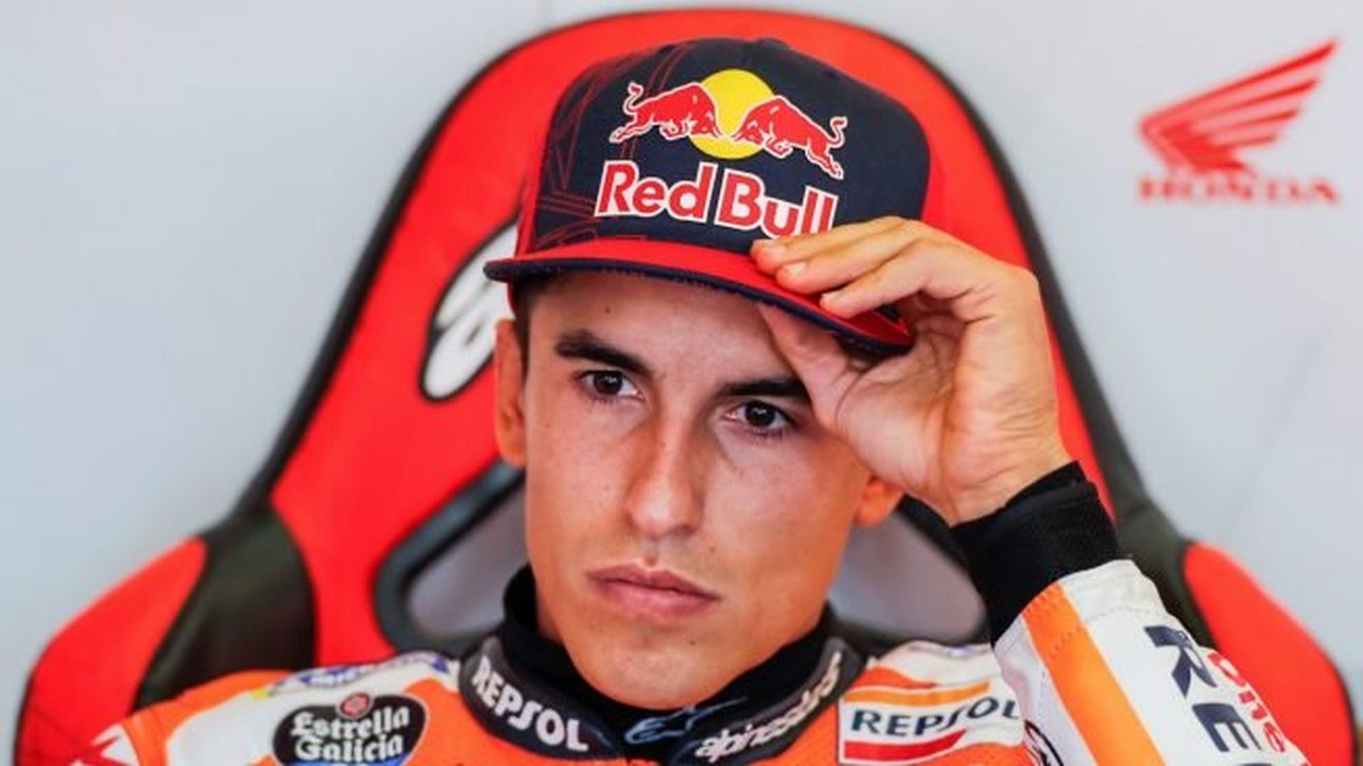 marc_marquez_en_el_box_de_honda_foto_efe_001.jpg