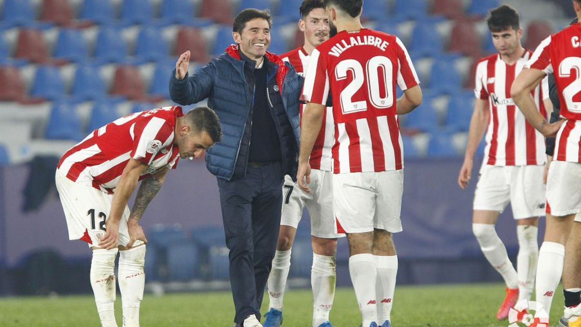 marcelino_celebra_junto_a_sus_jugadores_la_victoria_ante_el_levante_en_la_semifinal_de.jpeg