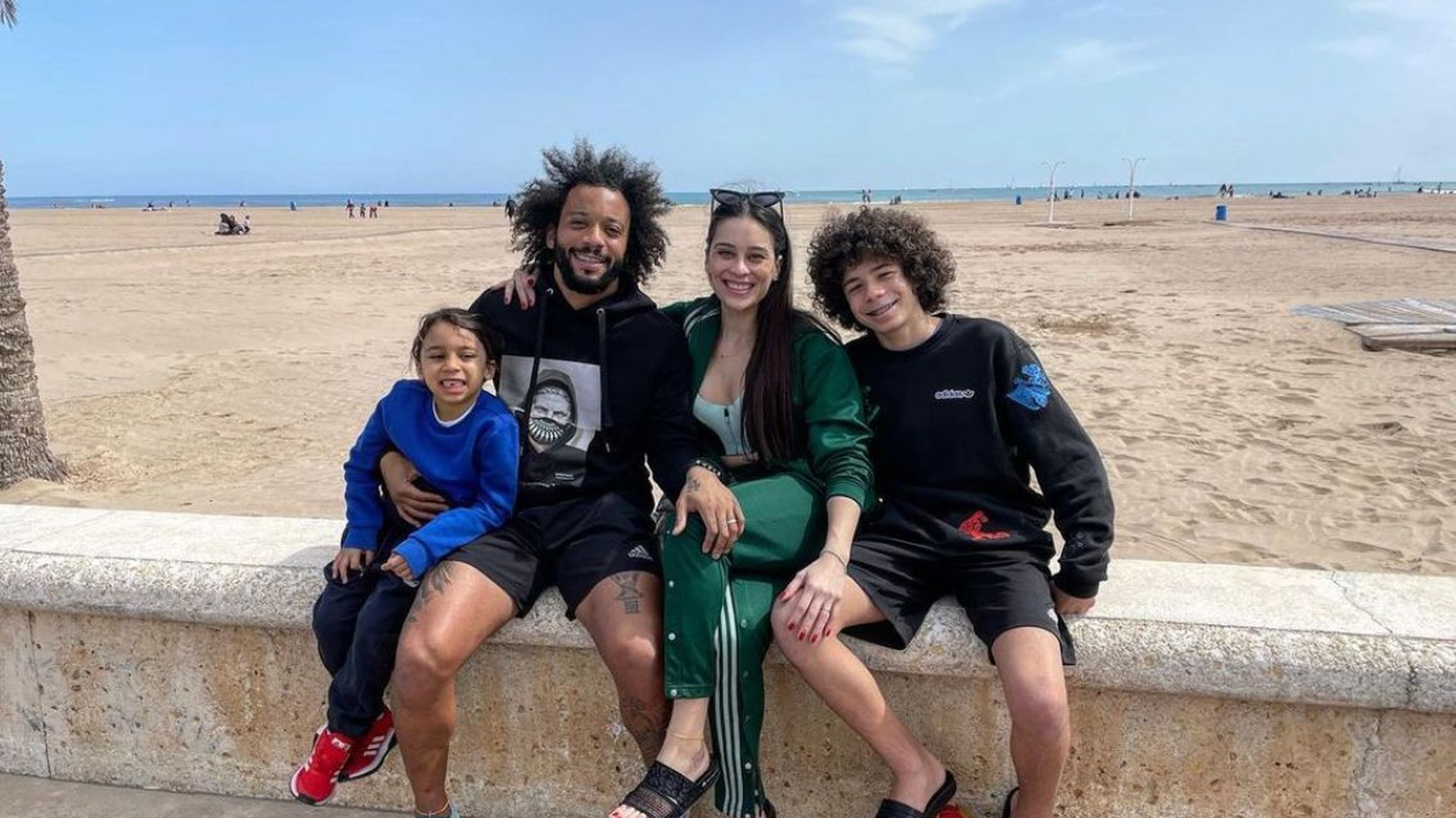 marcelo_junto_a_su_familia_en_la_playa_de_la_malvarrosa_foto_instagram_001.png marcelo_junto_a_su_familia_en_la_playa_de_la_malvarrosa_foto_instagram_001.png