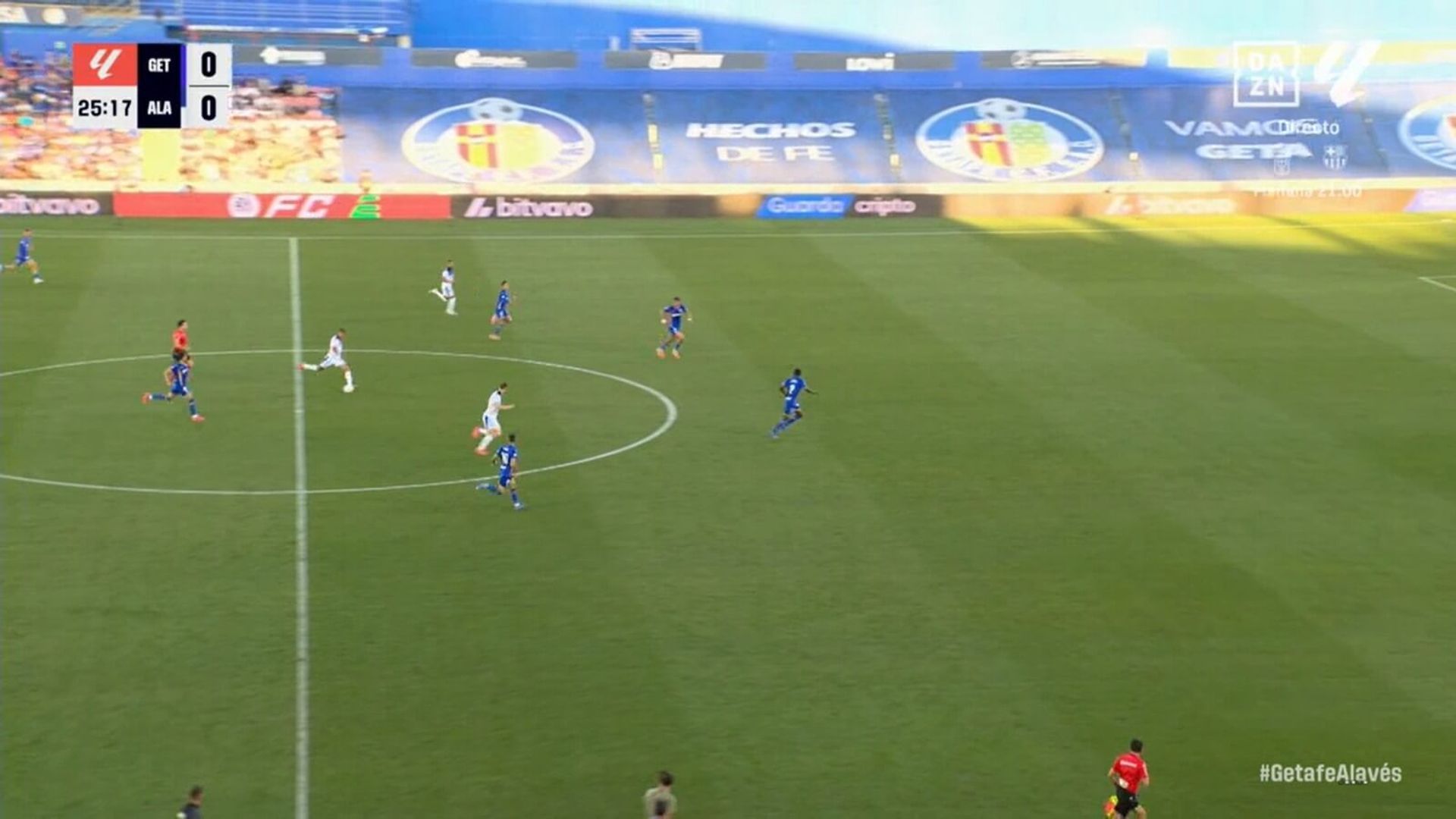mariano_diaz_y_su_intento_desde_el_centro_del_campo_en_el_getafe_alaves.jpg