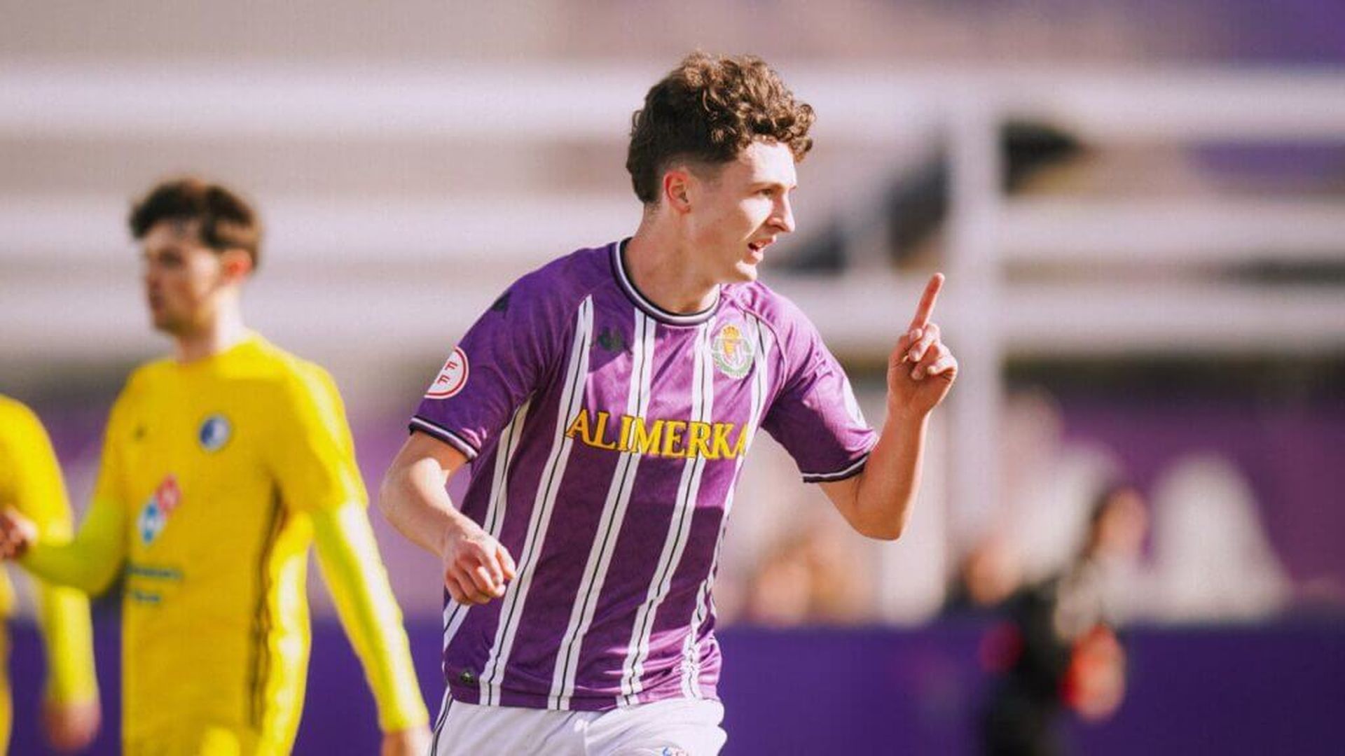 mariano_villafafila_celebrando_un_tanto_con_el_real_valladolid.jpg mariano_villafafila_celebrando_un_tanto_con_el_real_valladolid.jpg