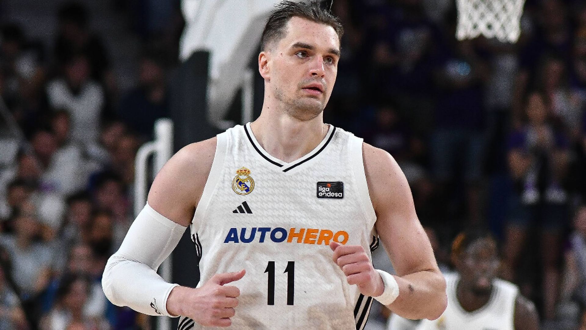 mario_hezonja_en_un_partido_con_el_real_madrid.jpg
