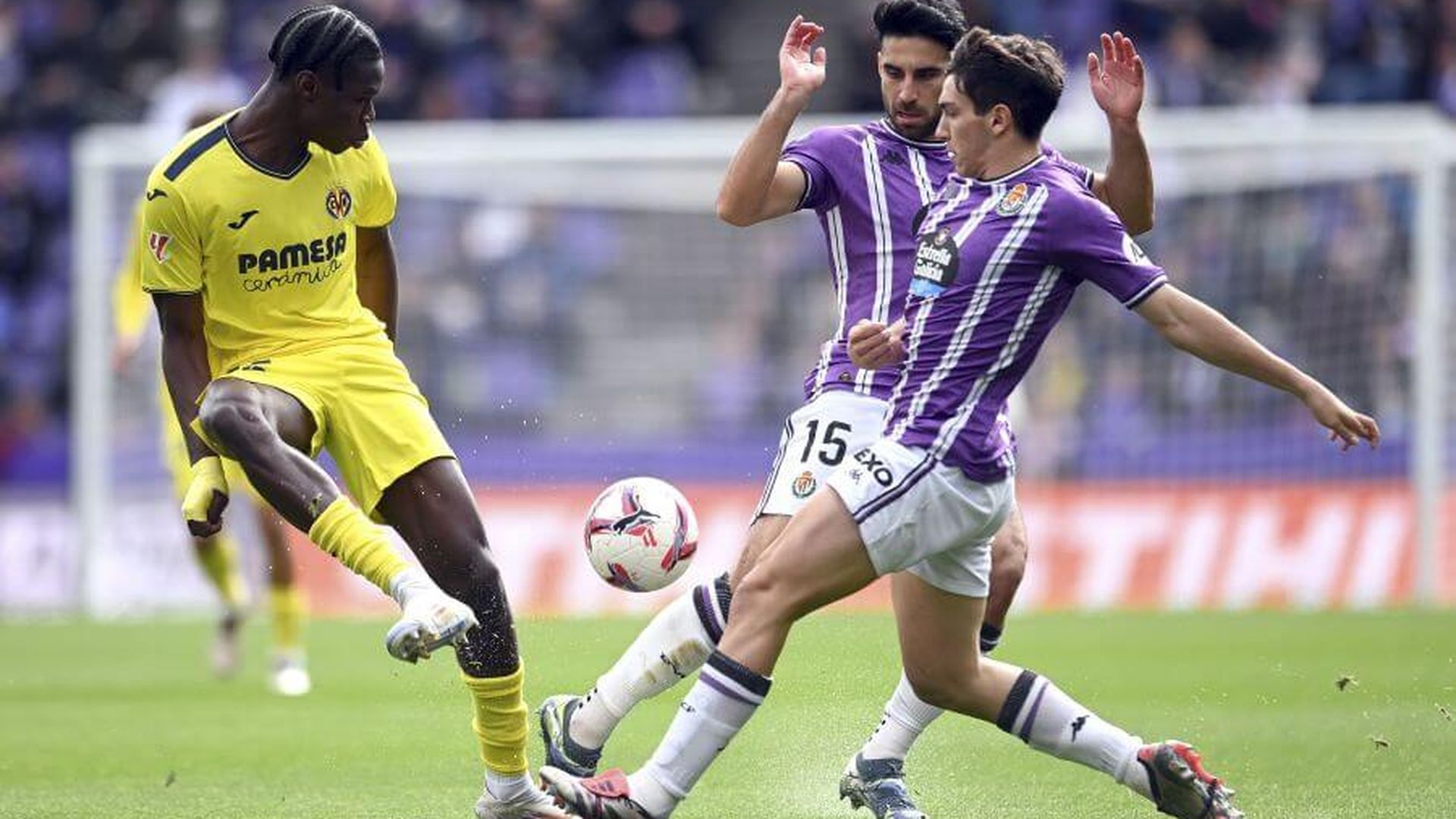 mario_martin_y_eray_comert_intentan_quitar_el_balon_a_thierno_barry_001.jpeg mario_martin_y_eray_comert_intentan_quitar_el_balon_a_thierno_barry_001.jpeg