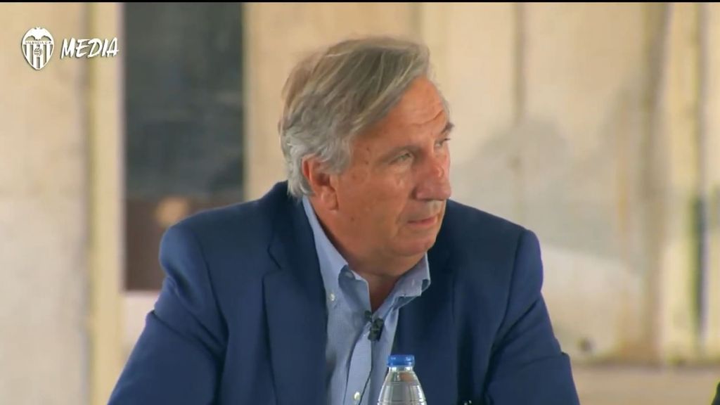 Mark Fenwick y Cristhian Schneider presentan las características técnicas del Nou Mestalla