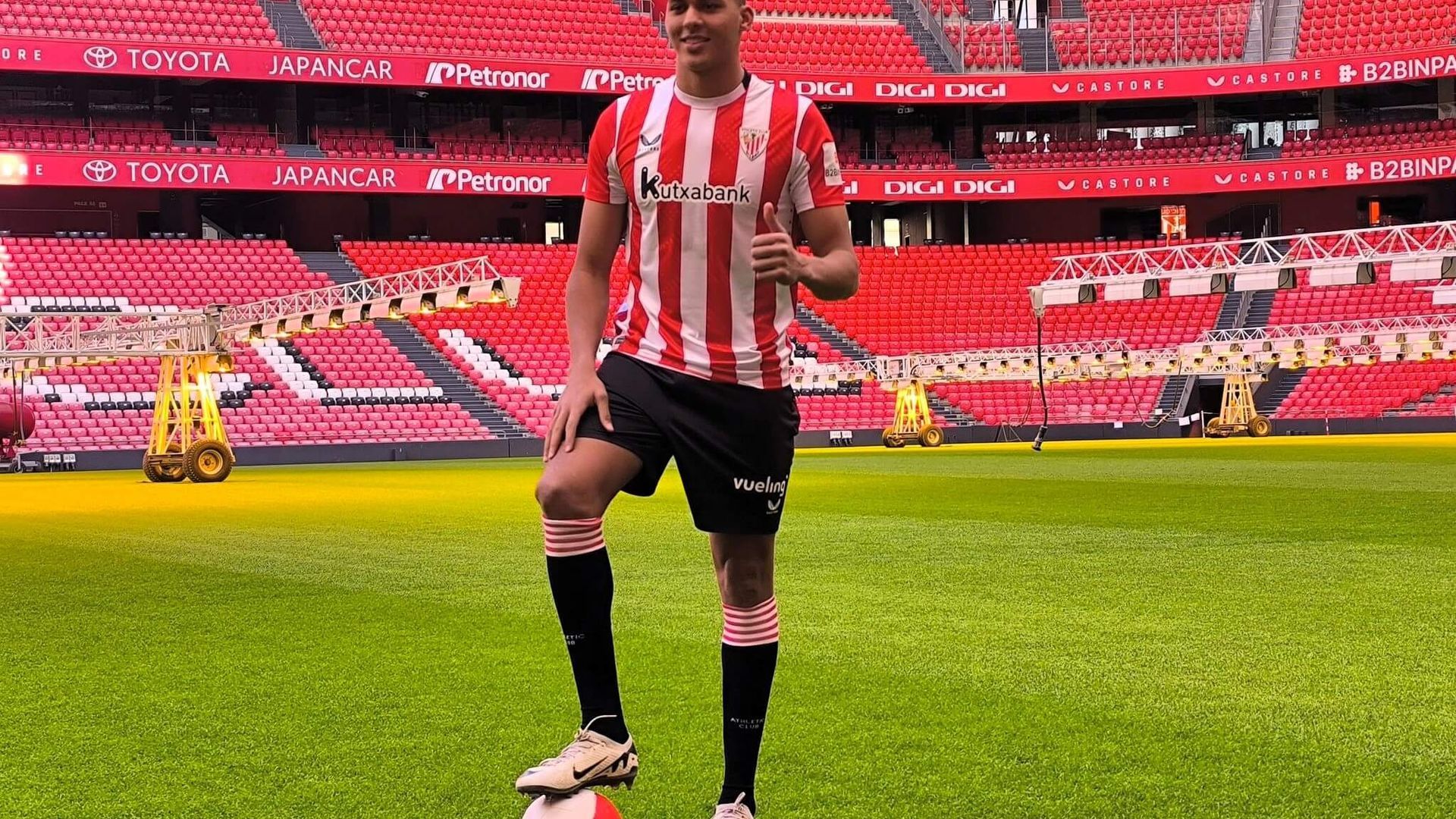 maroanjpg.jpg maroanjpg.jpg