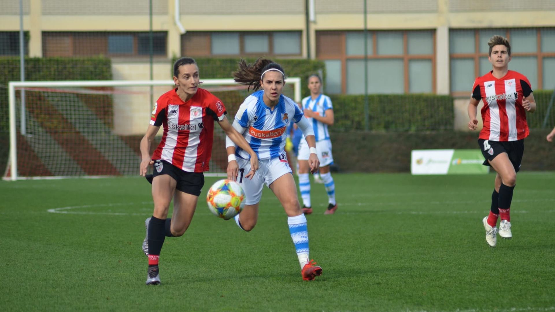 marta_cardona_pelea_por_un_balon_en_lezama_foto_giovanni_batista.jpg