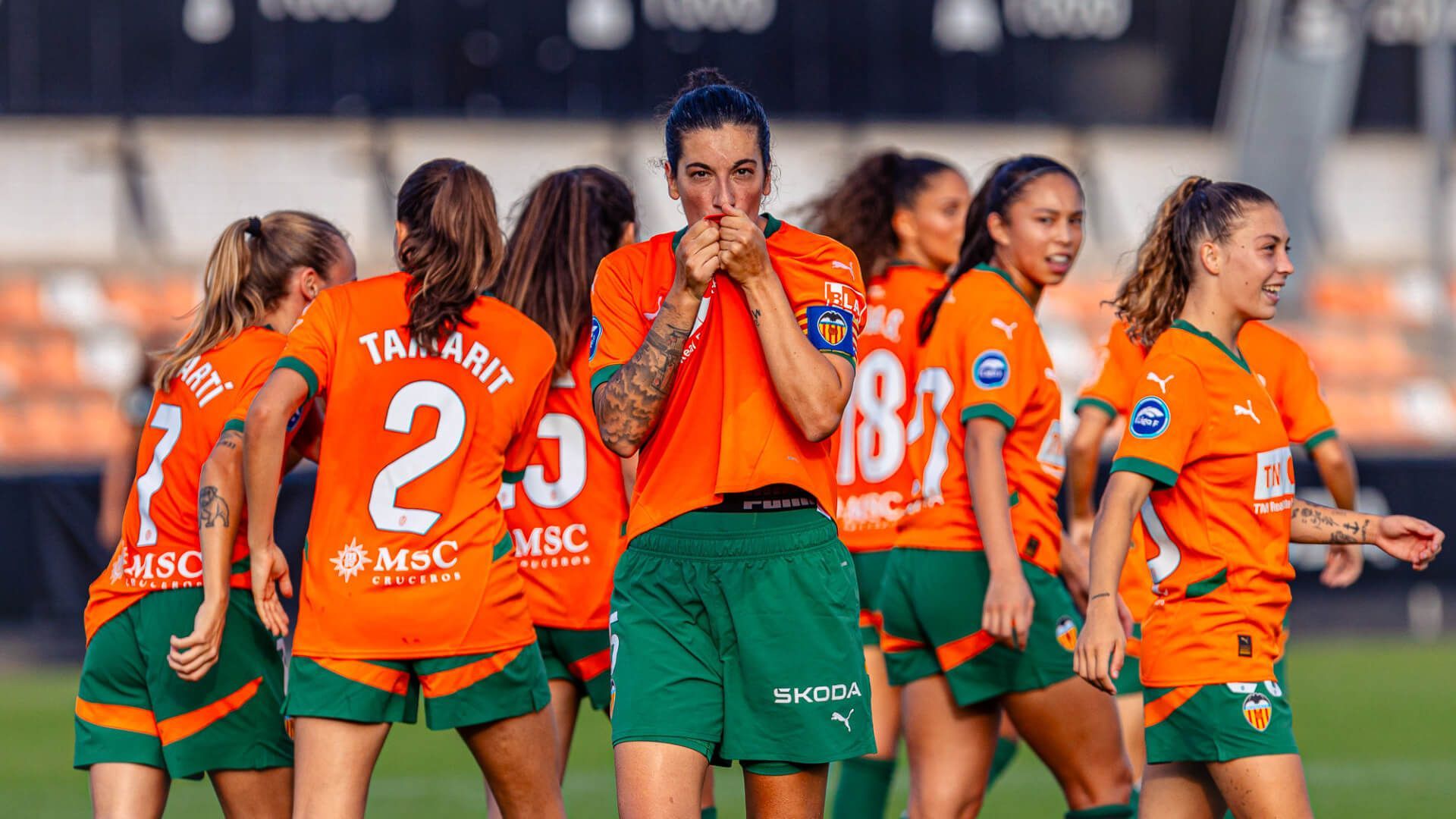 marta_carro_celebra_un_gol_con_el_vcf_femenino_foto_valencia_cf_001.jpg