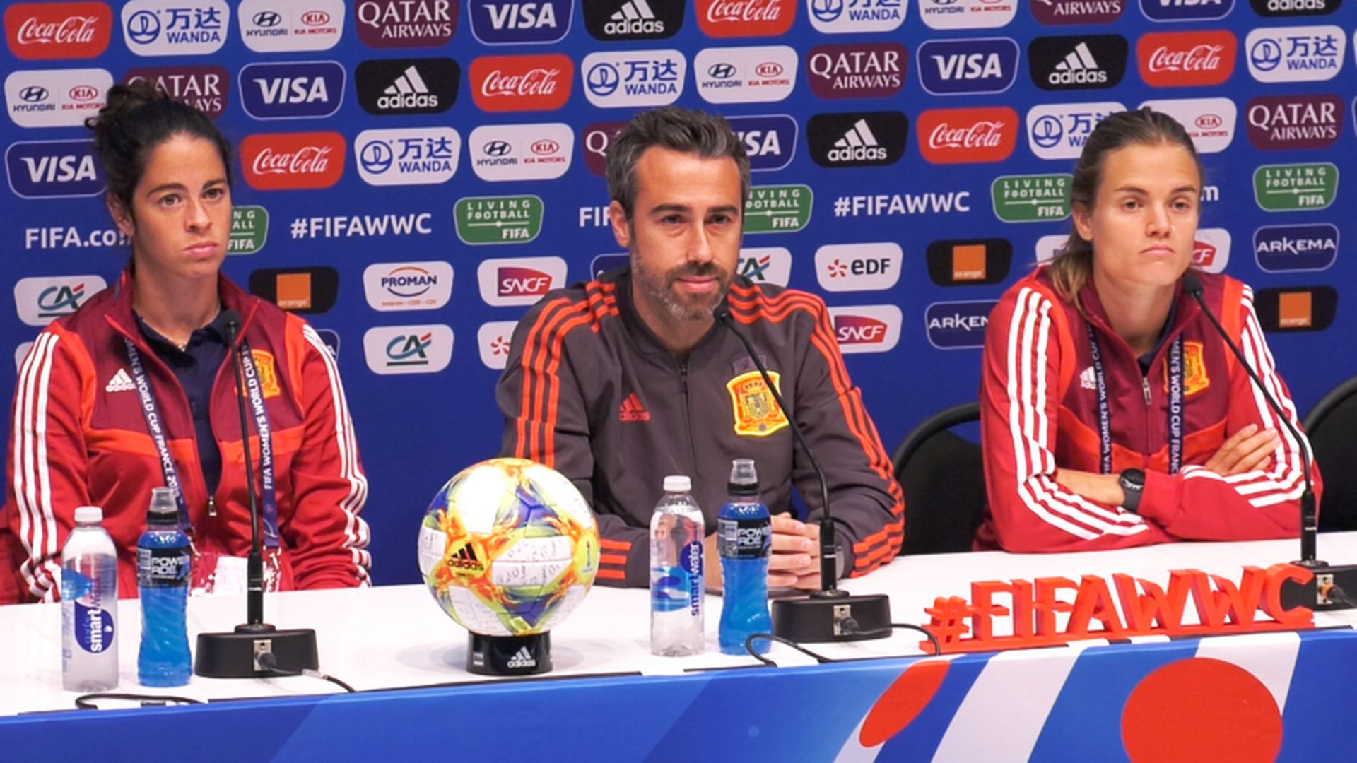 marta_torrejon_irene_paredes_y_jorge_vilda_en_rueda_de_prensa_foto_sefutbol__001.jpg
