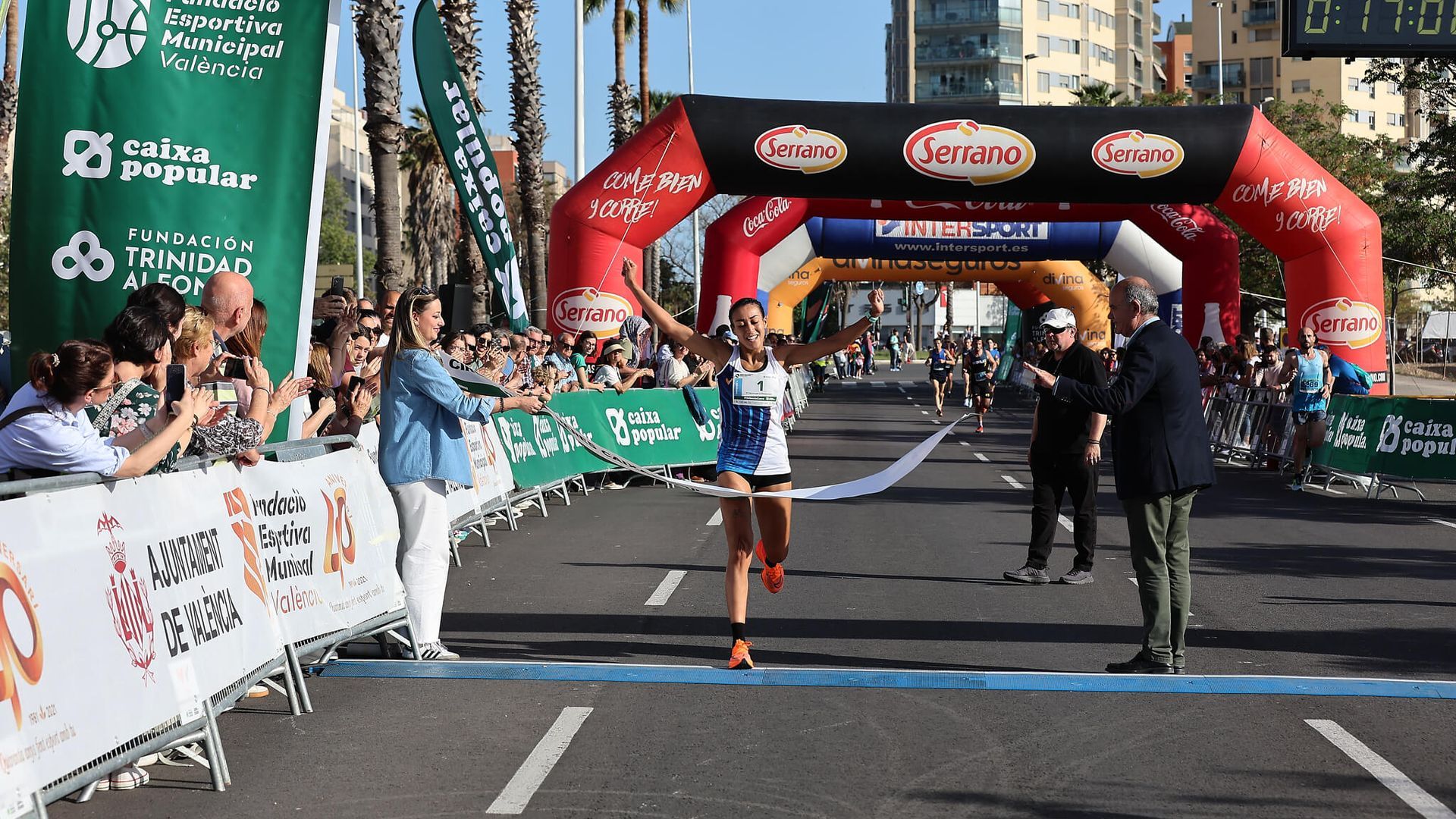 mas_de_5000_runners_recorren_el_barrio_de_sant_pau_en_la_5a_volta_a_peu_per_la_discapa_004.jpg mas_de_5000_runners_recorren_el_barrio_de_sant_pau_en_la_5a_volta_a_peu_per_la_discapa_004.jpg