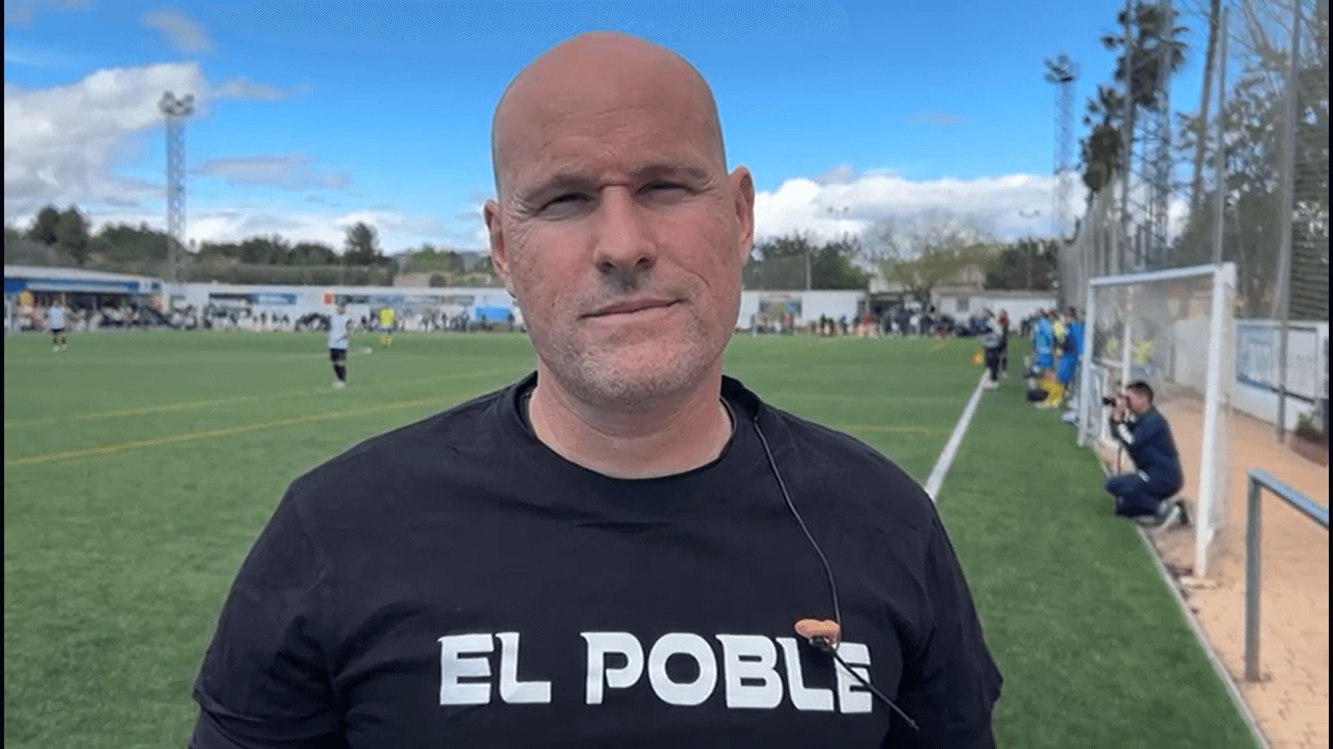 mateu_lahoz_atiende_a_eldesmarque_desde_cheste.png mateu_lahoz_atiende_a_eldesmarque_desde_cheste.png