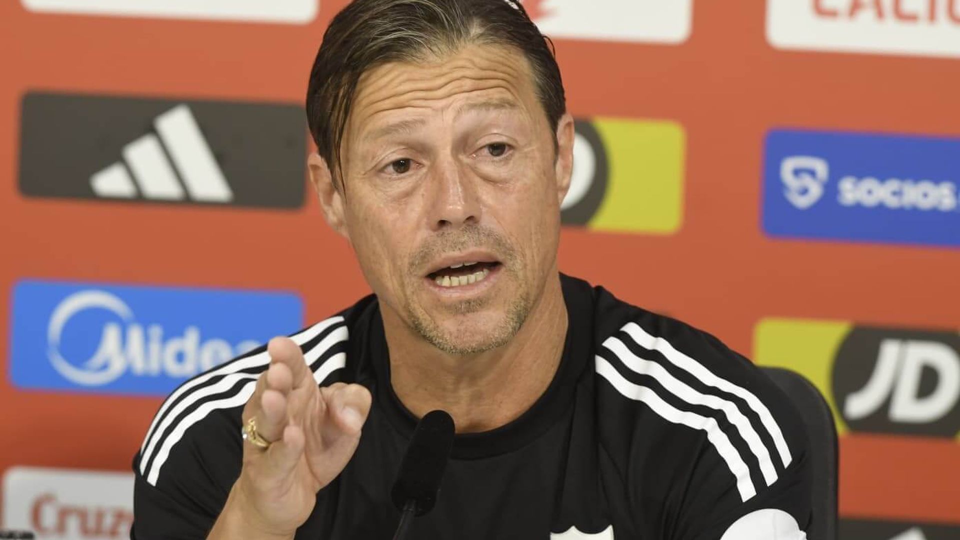 matias_almeyda_003.jpg matias_almeyda_003.jpg