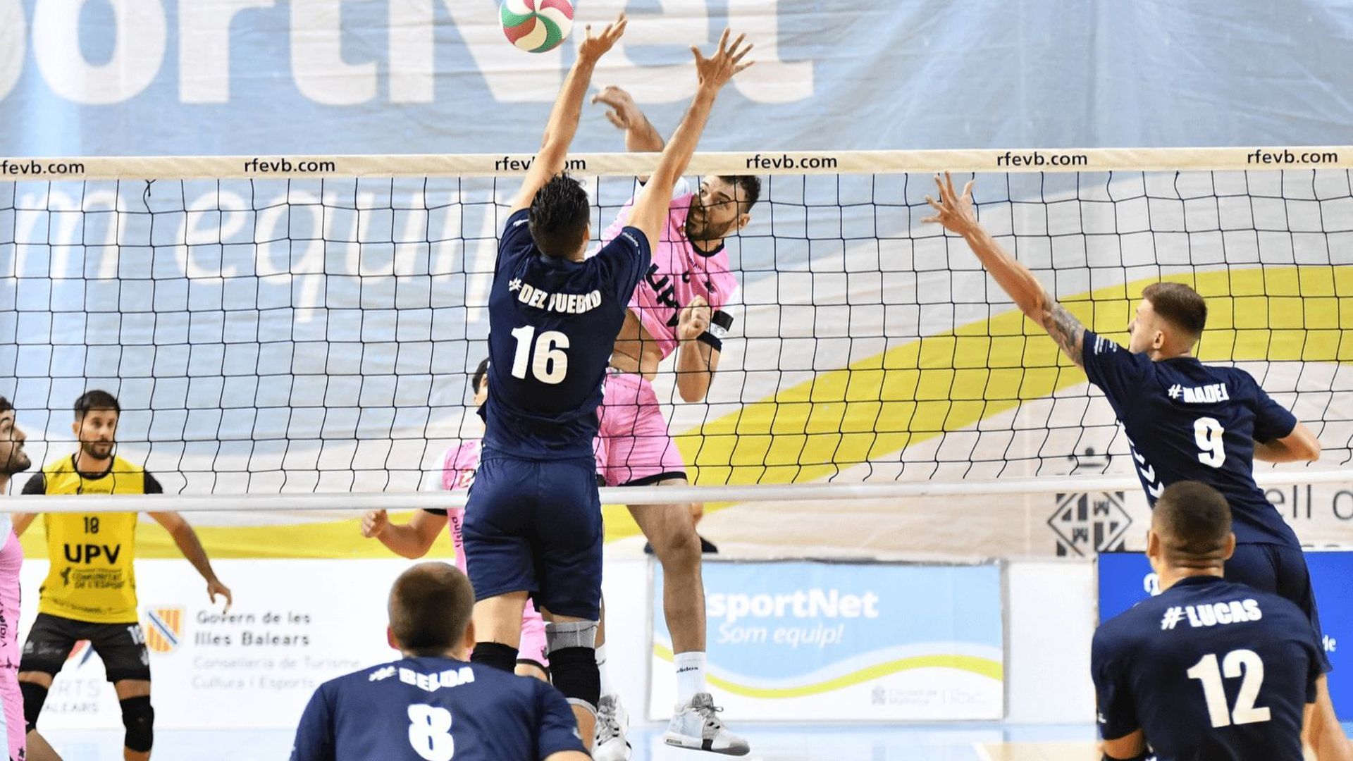 maxi_da_la_victoria_a_upv_leleman_conqueridor_contra_cv_palma_foto_voley_palma_001.png maxi_da_la_victoria_a_upv_leleman_conqueridor_contra_cv_palma_foto_voley_palma_001.png