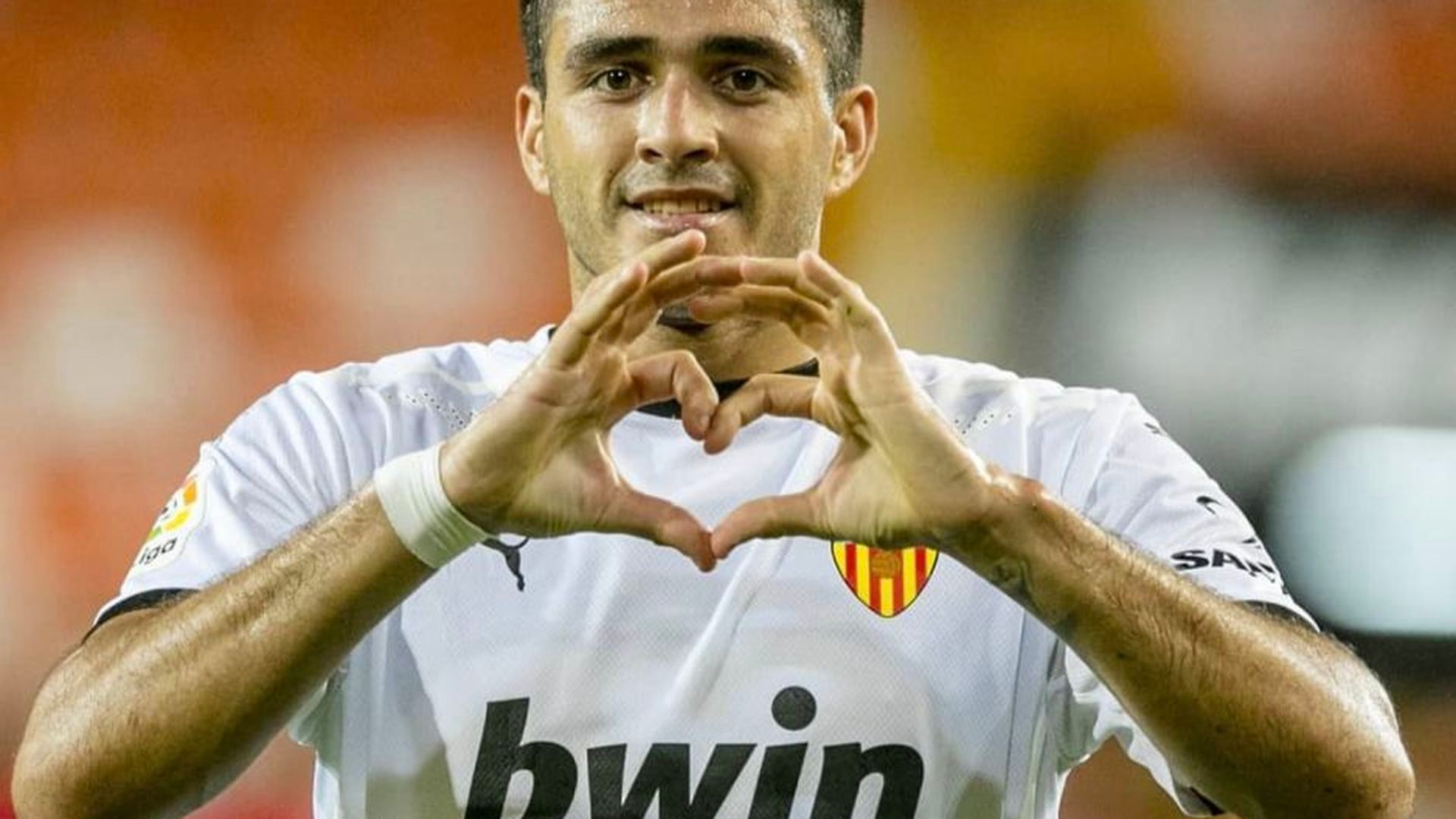 maxi_gomez_celebra_el_2_2_foto_valencia_cf_001.png