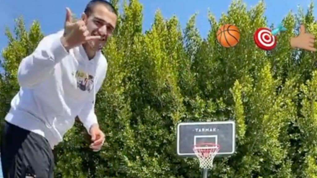 Maxi Gómez ya chuta un balón (de basket) y ya no lleva botín