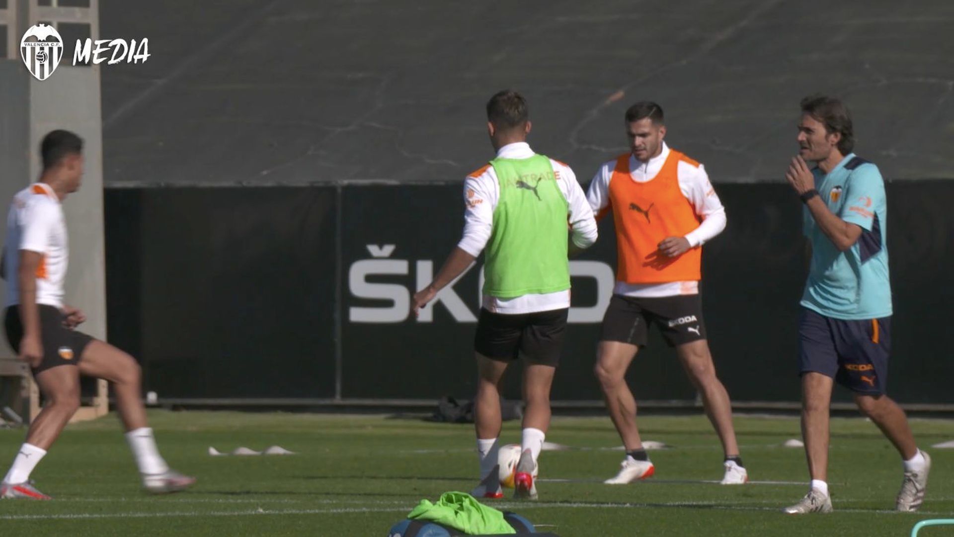 maxi_gomez_en_un_entrenamiento_con_el_valencia.png