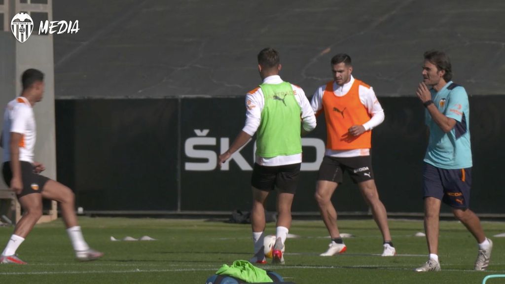 Maxi Gómez y Cheryshev regresan a los entrenamientos del Valencia