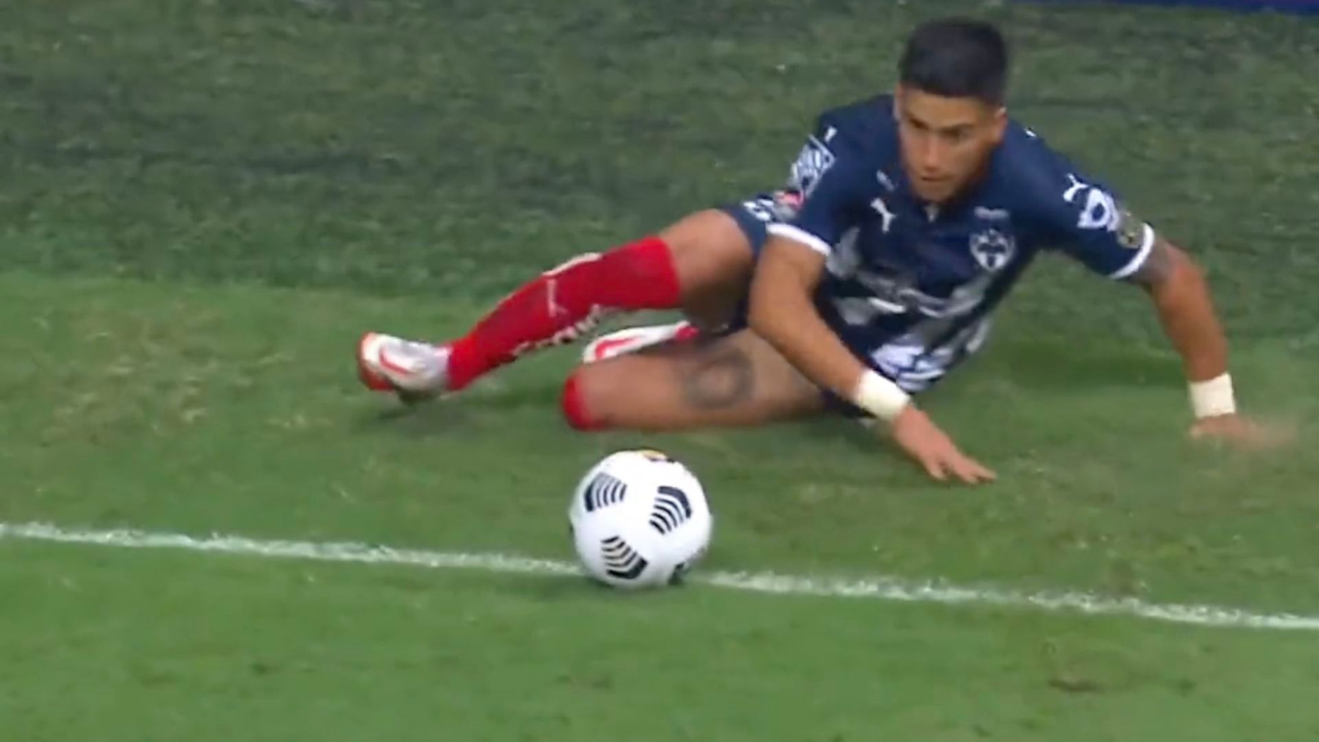 maximiliano_meza_en_una_accion_de_la_final_de_la_concacaf_champions_league_001.png