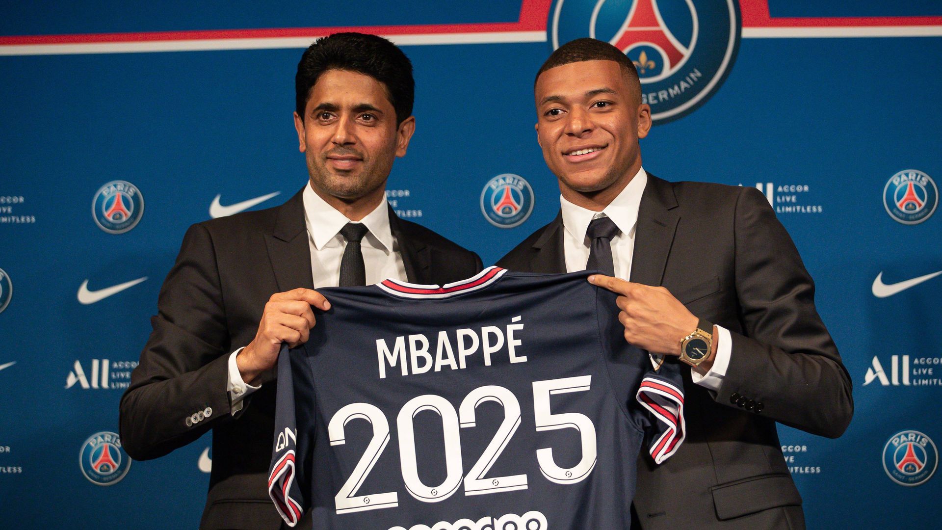mbappe_en_su_renovacion_con_el_psg_foto_cordon_press.jpg mbappe_en_su_renovacion_con_el_psg_foto_cordon_press.jpg