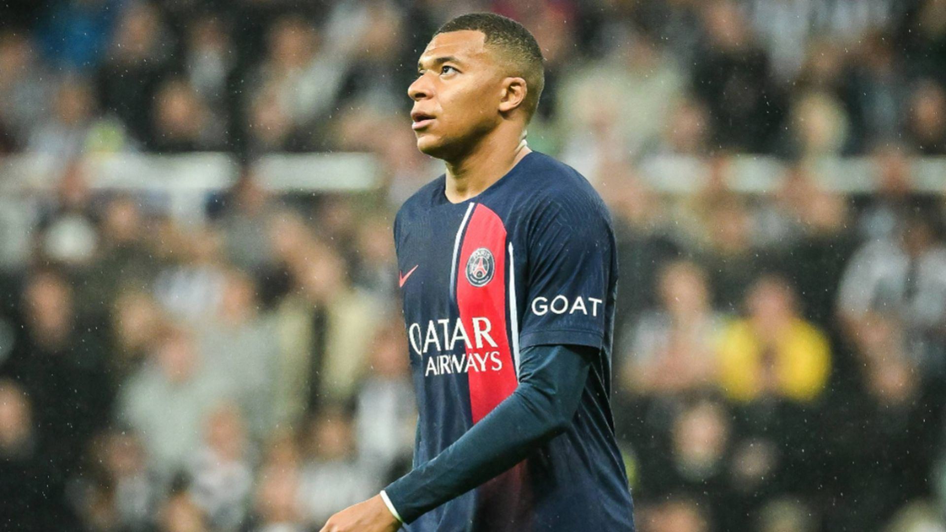 mbappe_en_un_partido_con_el_psg_cordon_press_001.jpg