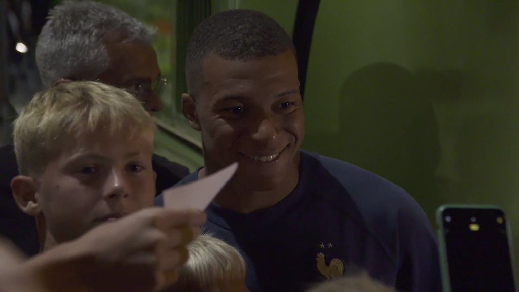 El gesto de Mbappé con los aficionados que le aclamaban tras el Gibraltar-Francia