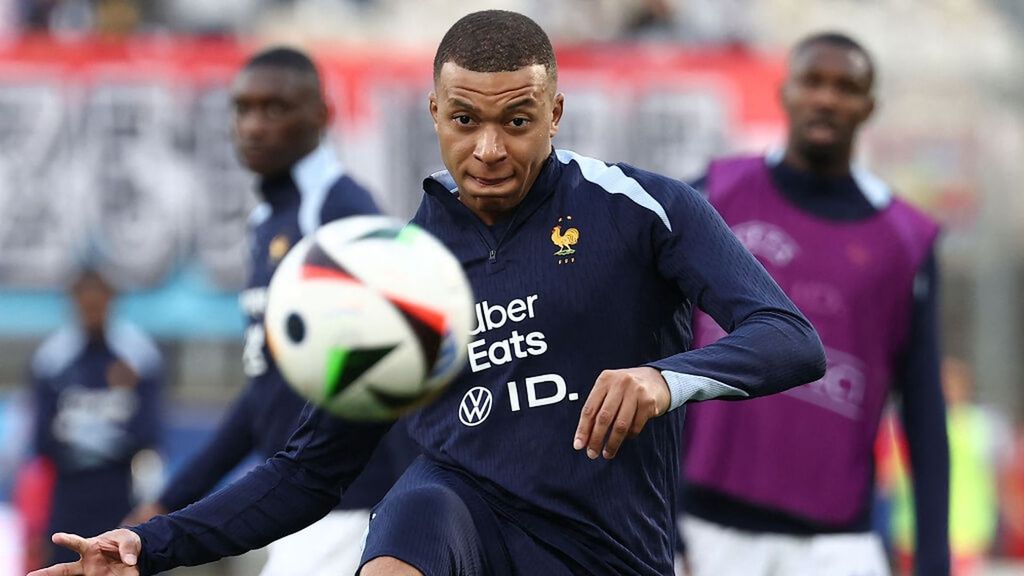 Mbappé entrena al margen del grupo: Deschamps le blinda antes del debut