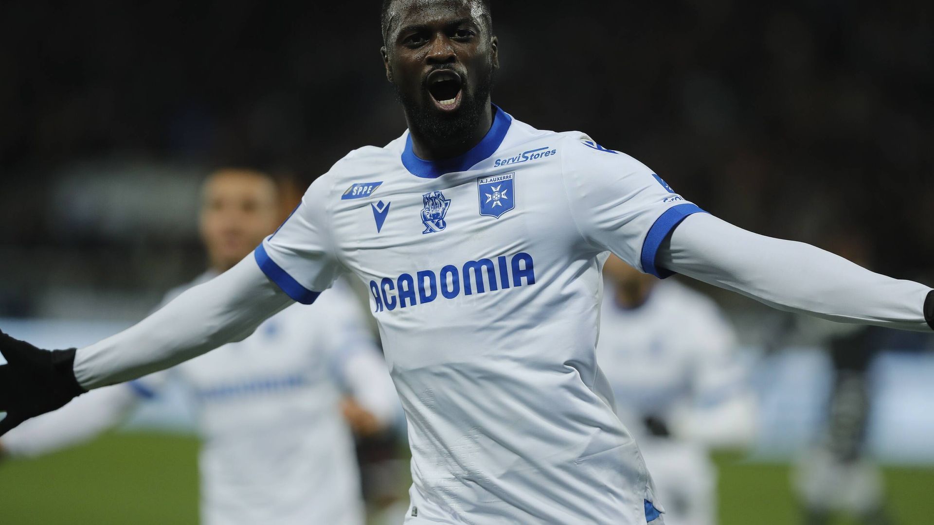 mbaye_niang_que_es__agente_libre_tras_jugar_esta_u__ltima_temporada_con_el_auxerre_en_.jpeg