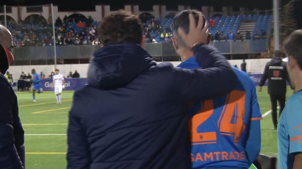 (mediaset) Bordalás dedica a Piccini unas palabras antes de salir al campo que son puro amor: “Has calentado bien, ¿verdad?”