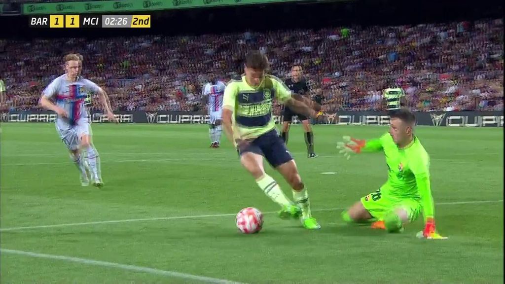 (Mediaset) De la pifia del gol a la heroicidad: el portero Iñaki Peña pasa de lo peor a lo mejor en apenas unos minutos