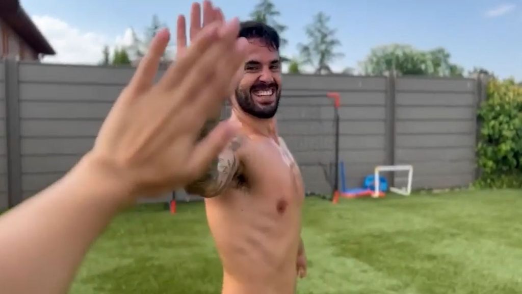 (Mediaset) Isco presume de físico mientras se machaca en casa con un entrenador personal: “Vaya toro”