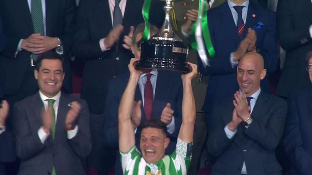 (mediaset) Joaquín levanta la Copa del Rey