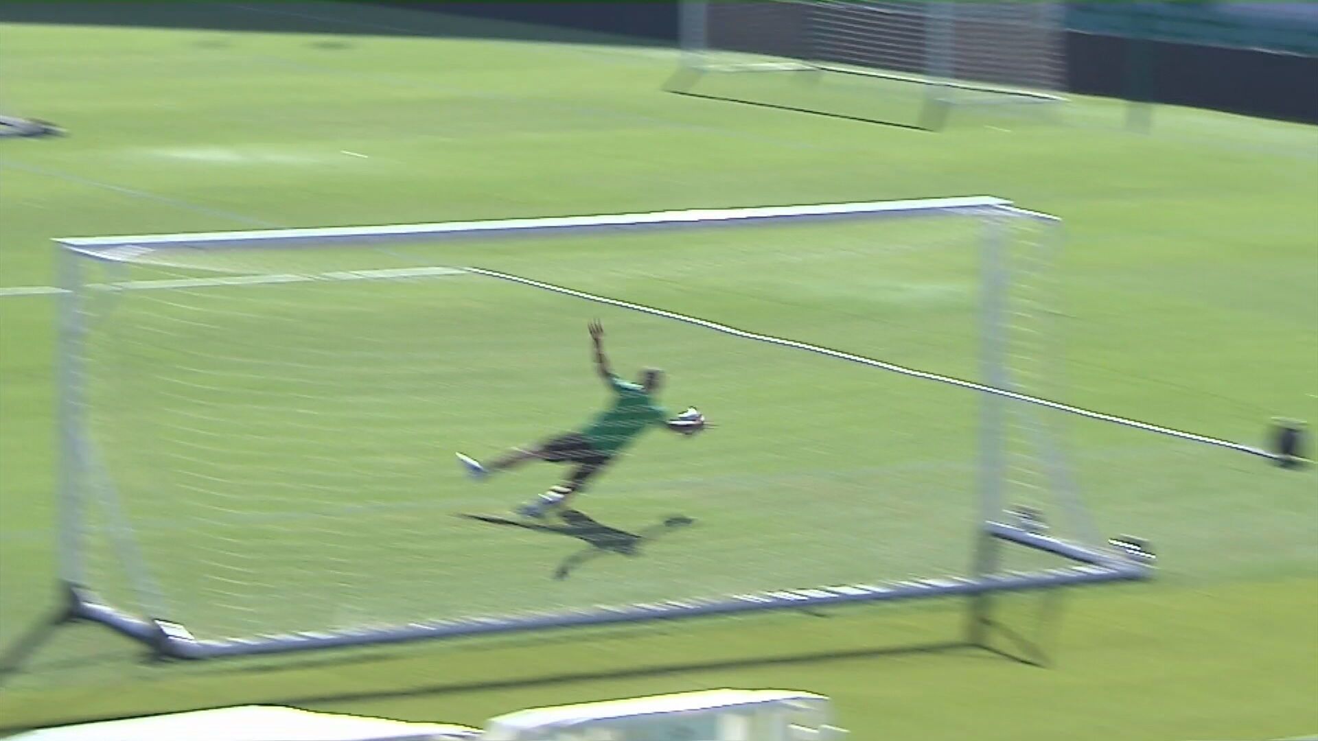 mediaset_paradon_a_tiro_de_juanmi_el_betis_ya_sabe_a_que_jugador_de_campo_dar_los_guan_001.jpeg